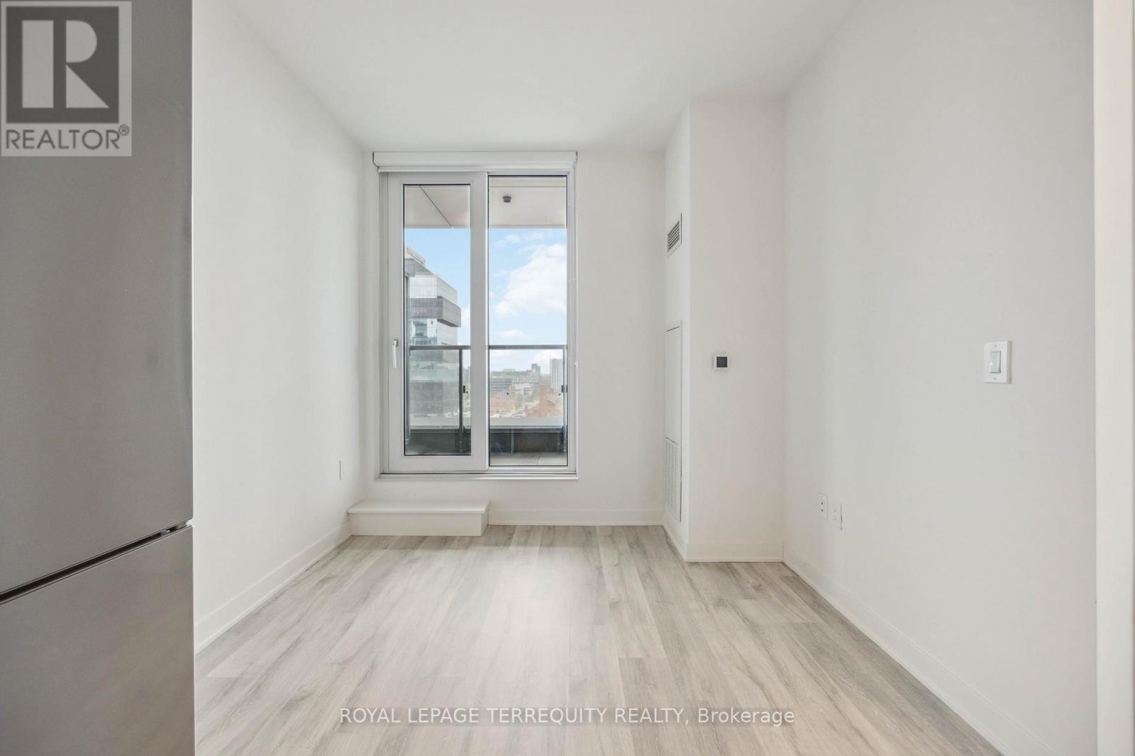 1004 - 70 Princess Street, Toronto, Ontario  M5A 0X6 - Photo 12 - C12923834