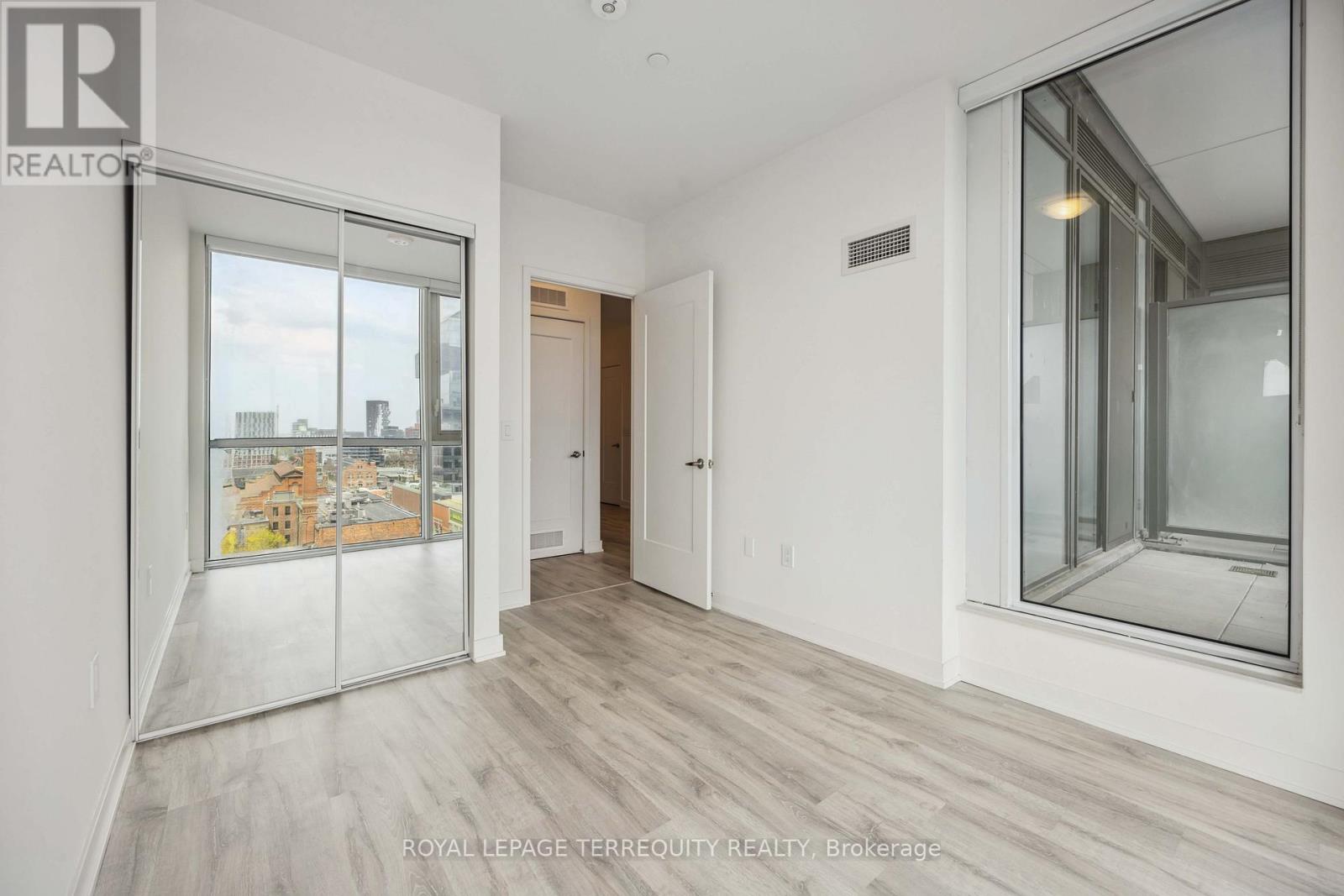 1004 - 70 Princess Street, Toronto, Ontario  M5A 0X6 - Photo 13 - C12923834