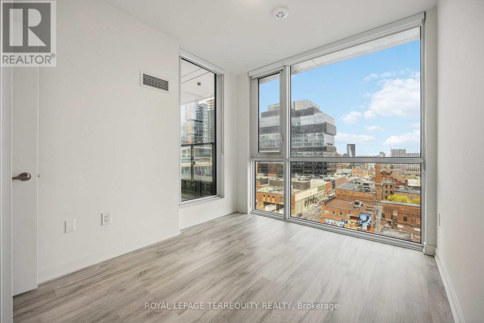 1004 - 70 Princess Street, Toronto, Ontario  M5A 0X6 - Photo 14 - C12923834