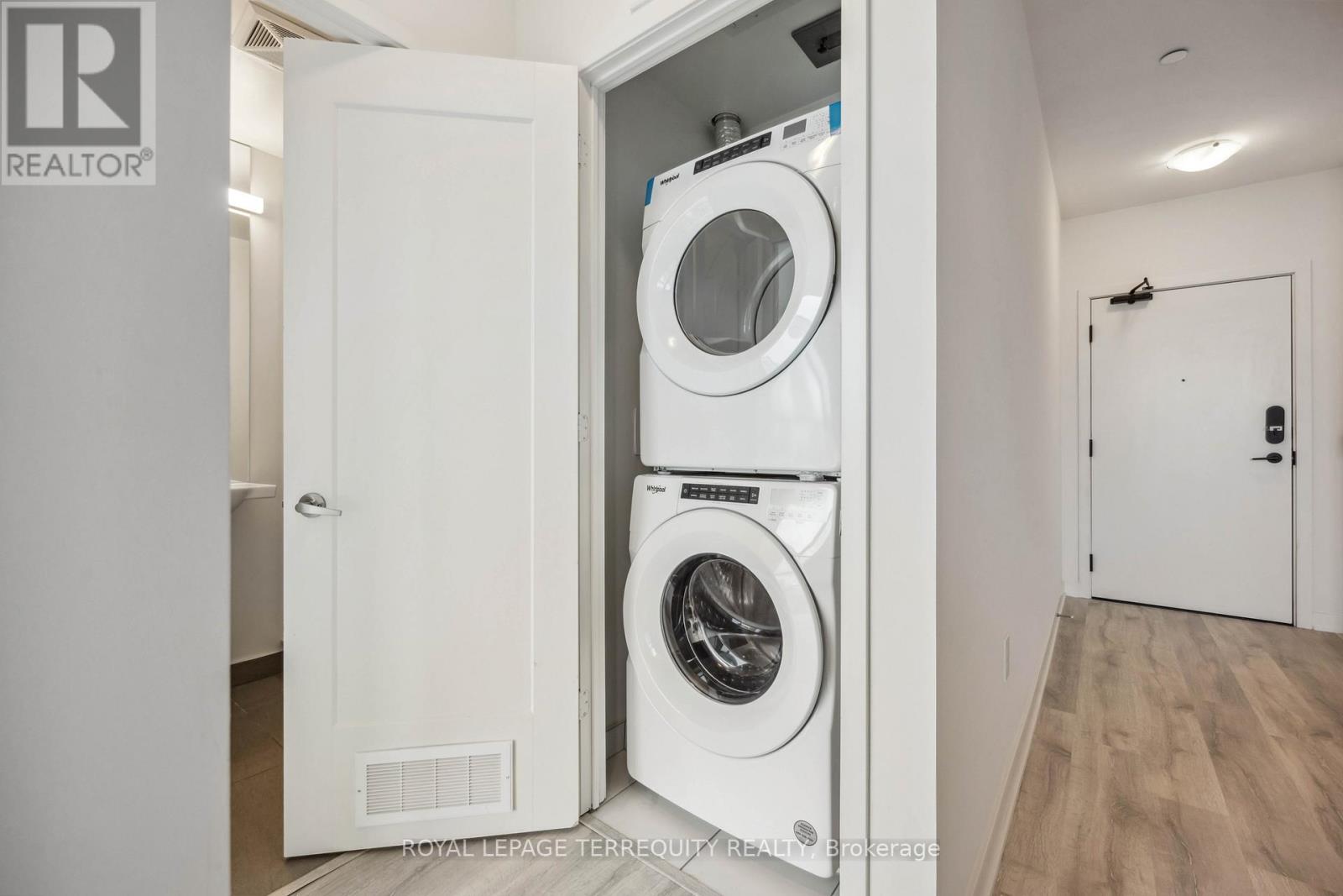 1004 - 70 Princess Street, Toronto, Ontario  M5A 0X6 - Photo 18 - C12923834