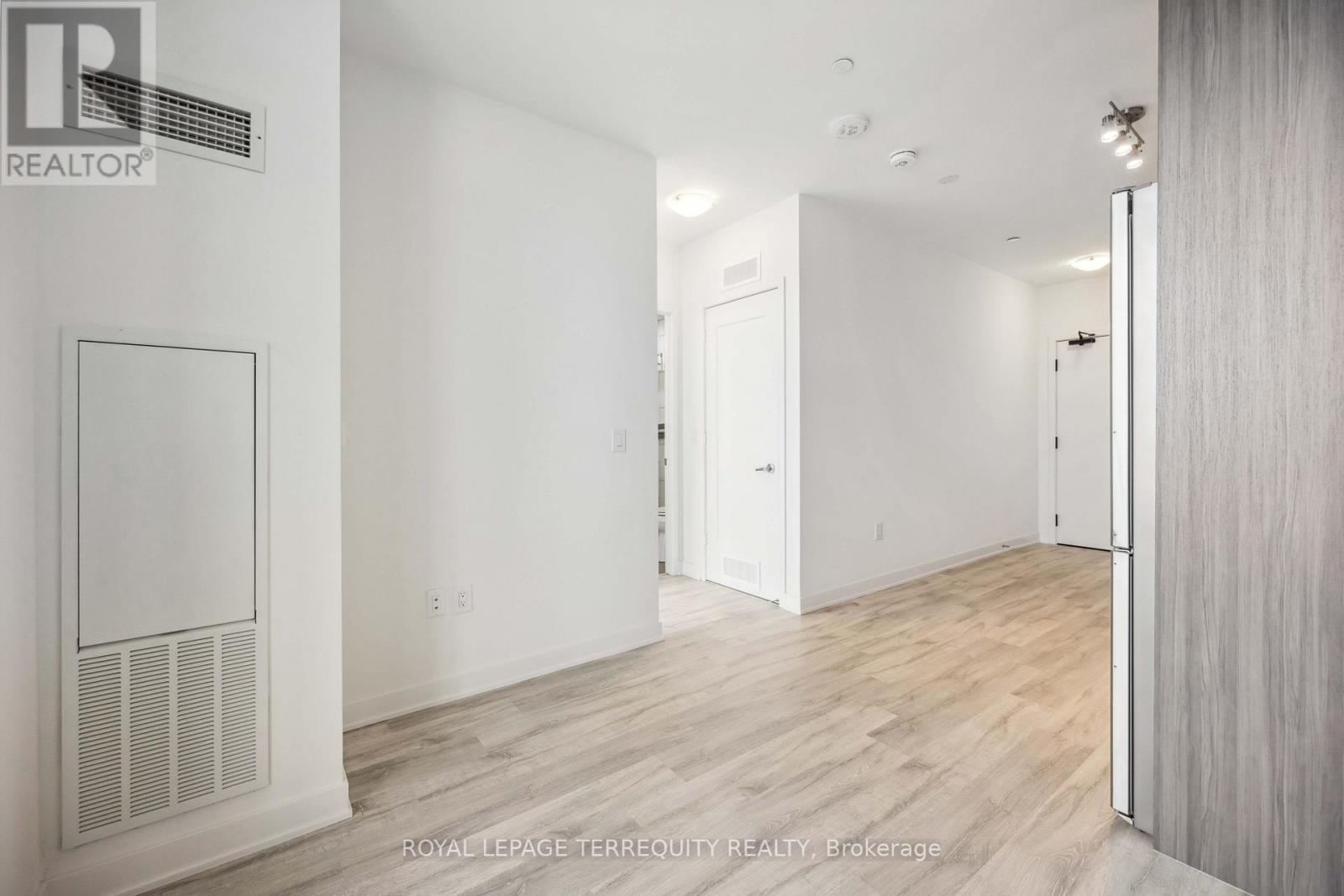 1004 - 70 Princess Street, Toronto, Ontario  M5A 0X6 - Photo 2 - C12923834