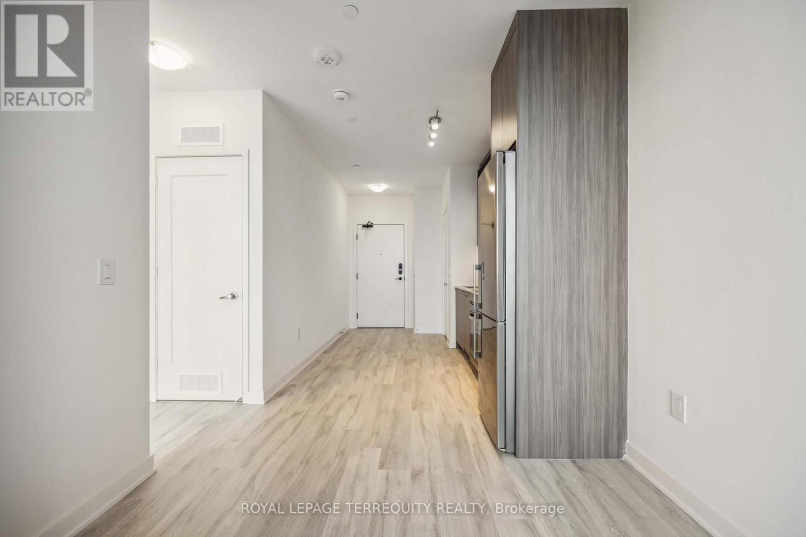 1004 - 70 Princess Street, Toronto, Ontario  M5A 0X6 - Photo 3 - C12923834