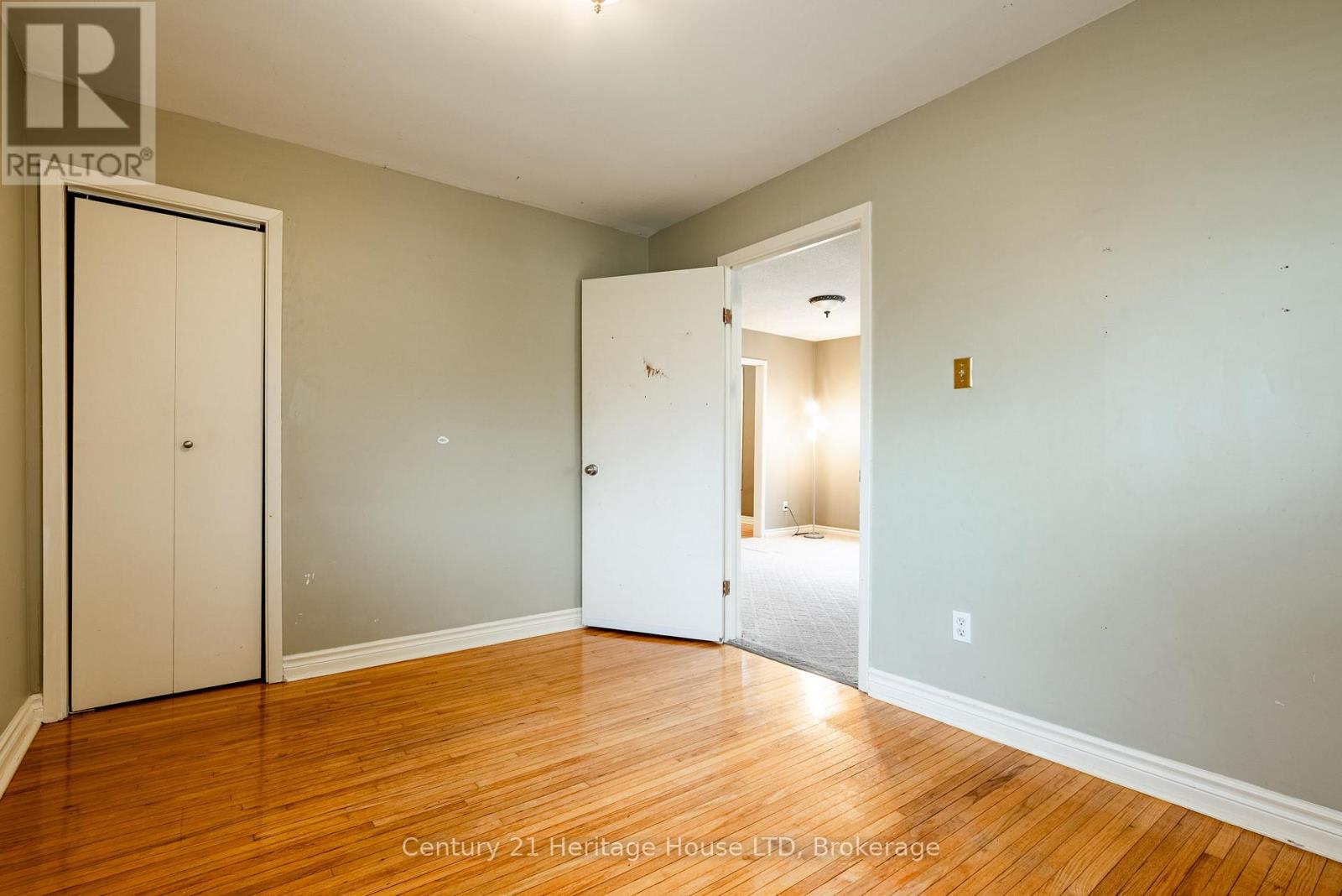 57 Leeper Street, St. Catharines, Ontario  L2S 2N1 - Photo 11 - X12923594