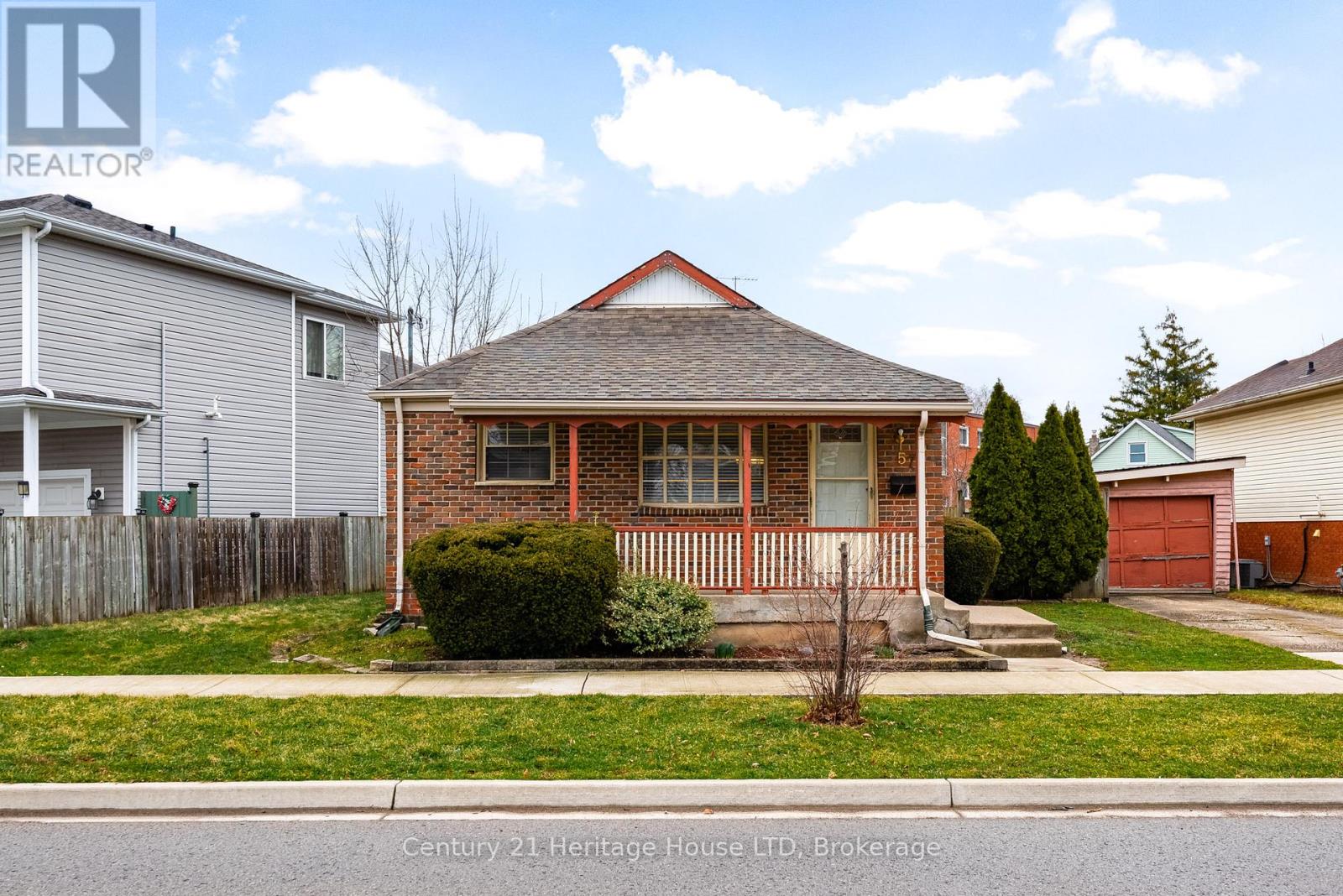 57 Leeper Street, St. Catharines, Ontario  L2S 2N1 - Photo 2 - X12923594