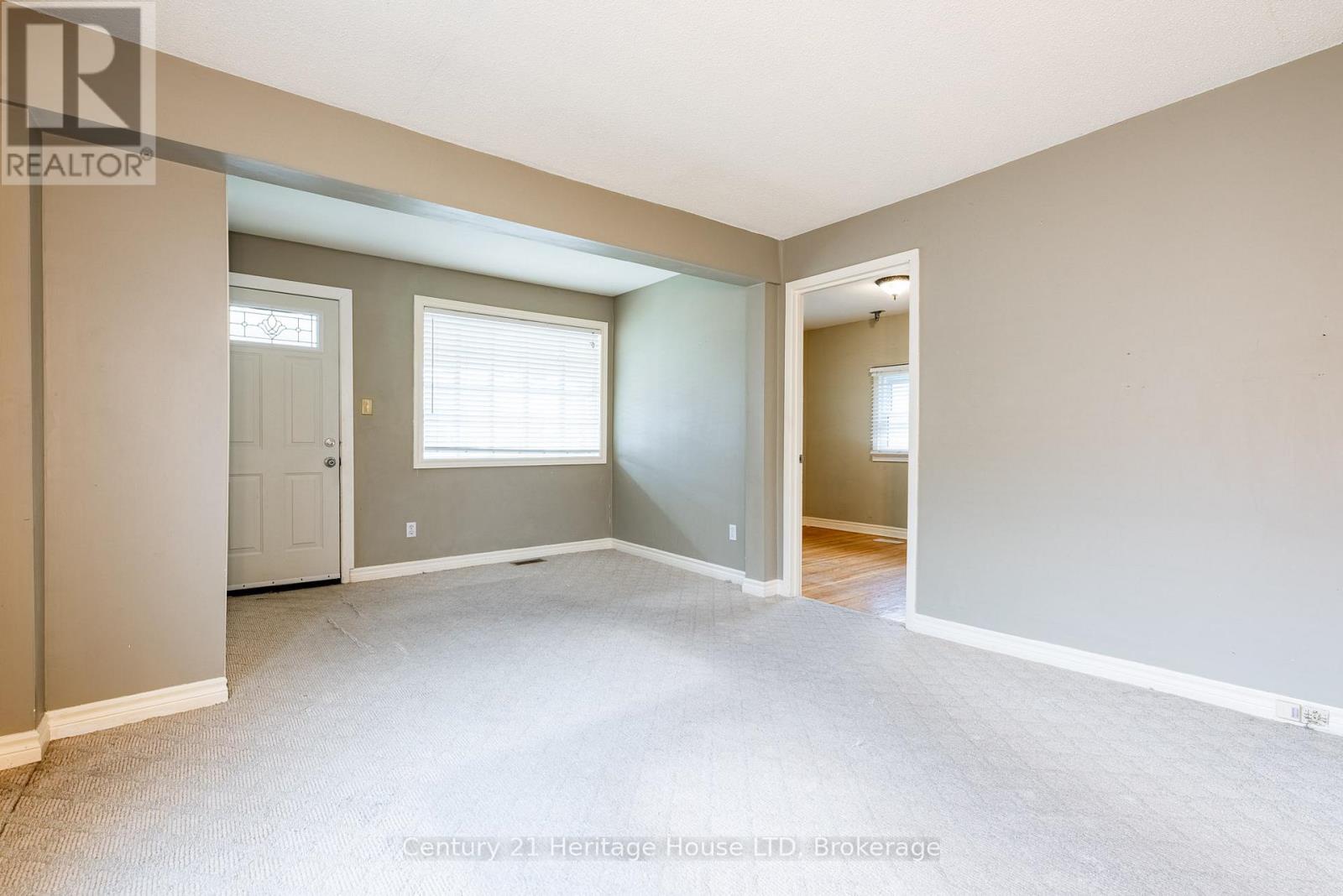 57 Leeper Street, St. Catharines, Ontario  L2S 2N1 - Photo 5 - X12923594