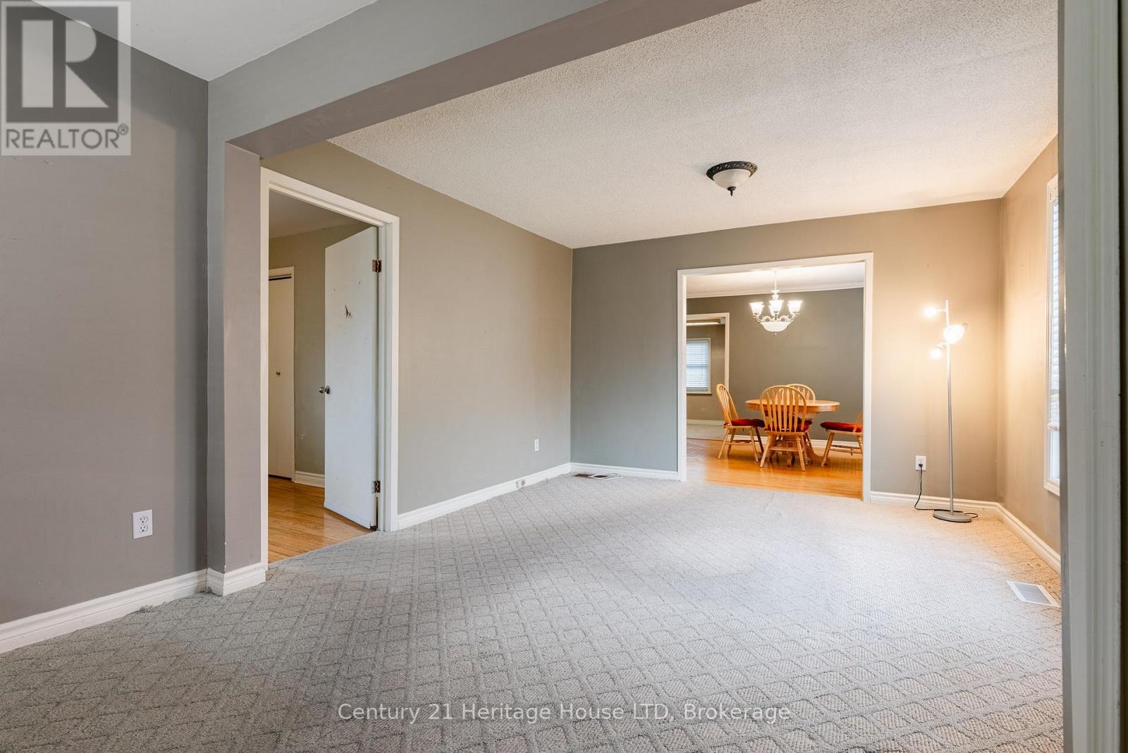 57 Leeper Street, St. Catharines, Ontario  L2S 2N1 - Photo 6 - X12923594