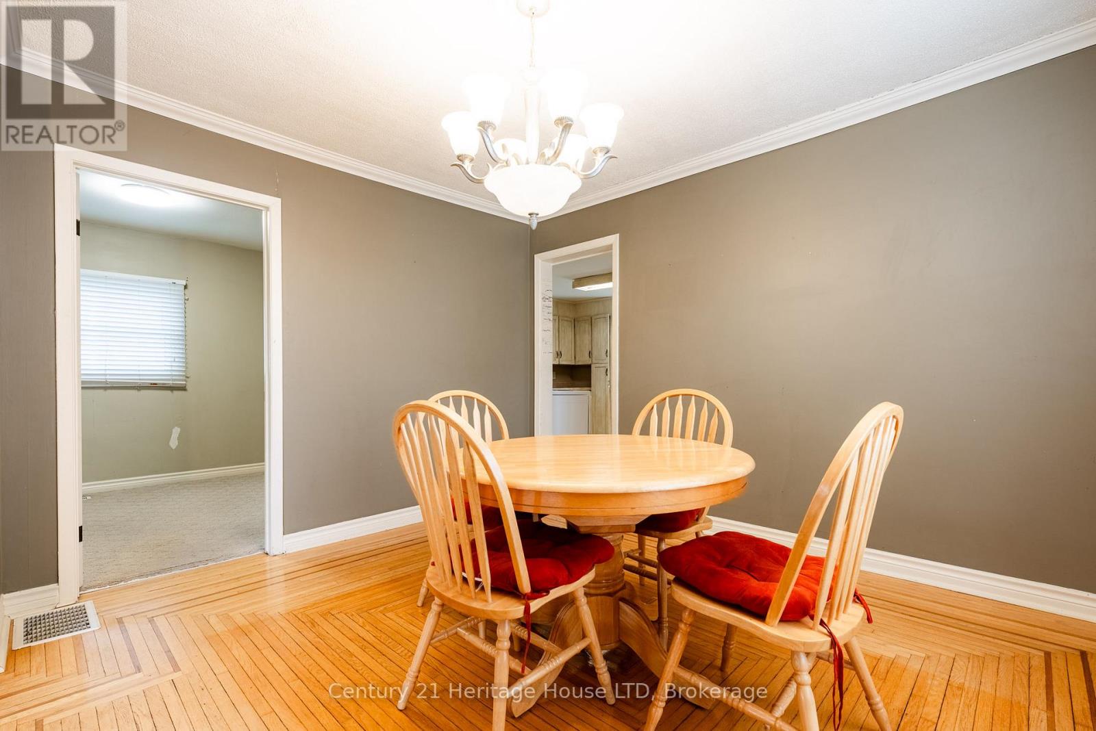 57 Leeper Street, St. Catharines, Ontario  L2S 2N1 - Photo 8 - X12923594