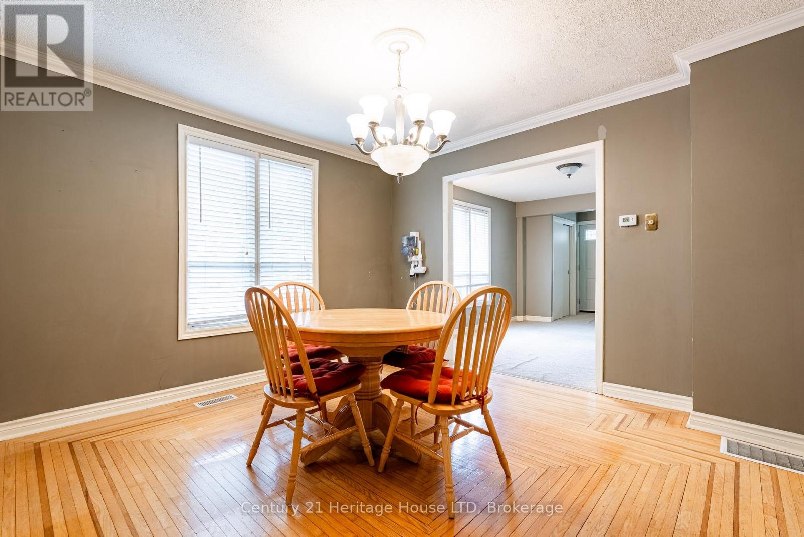 57 Leeper Street, St. Catharines, Ontario  L2S 2N1 - Photo 9 - X12923594