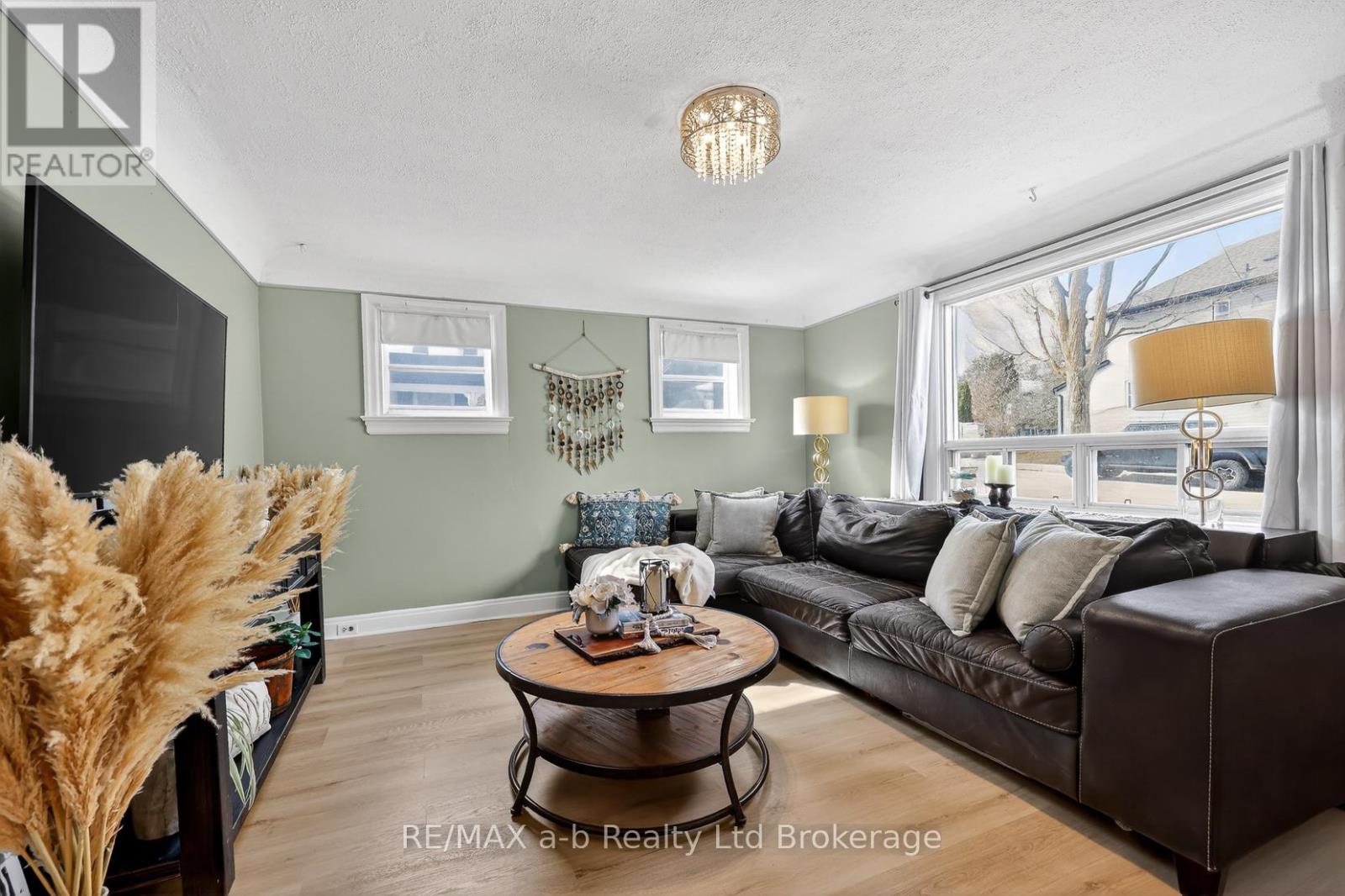 27 Fyfe Avenue, Woodstock, Ontario  N4S 3S5 - Photo 3 - X12923762