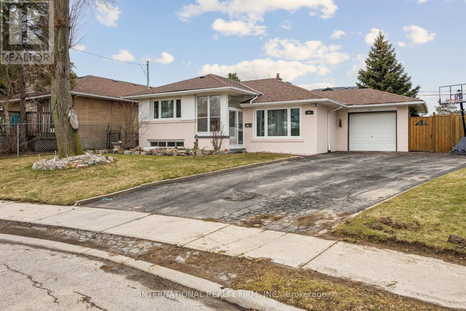 48 HOLFORD CRESCENT, Toronto, Ontario