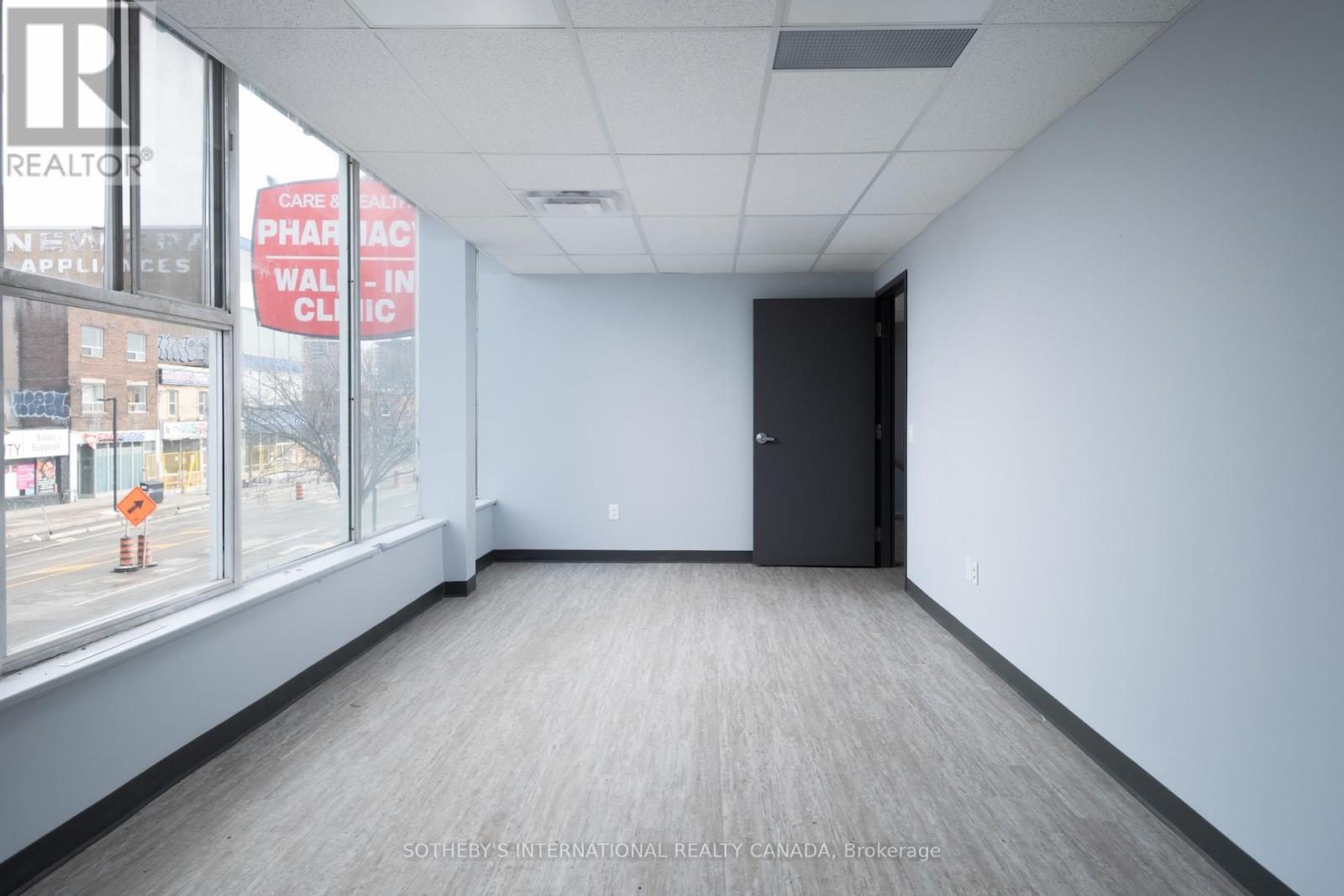 Second Floor - 2927 Danforth Avenue, Toronto, Ontario  M4C 1M4 - Photo 2 - E12923610