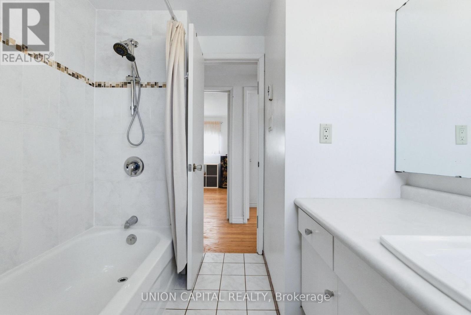 60 Groomsport Crescent, Toronto, Ontario  M1T 2K9 - Photo 18 - E12923836