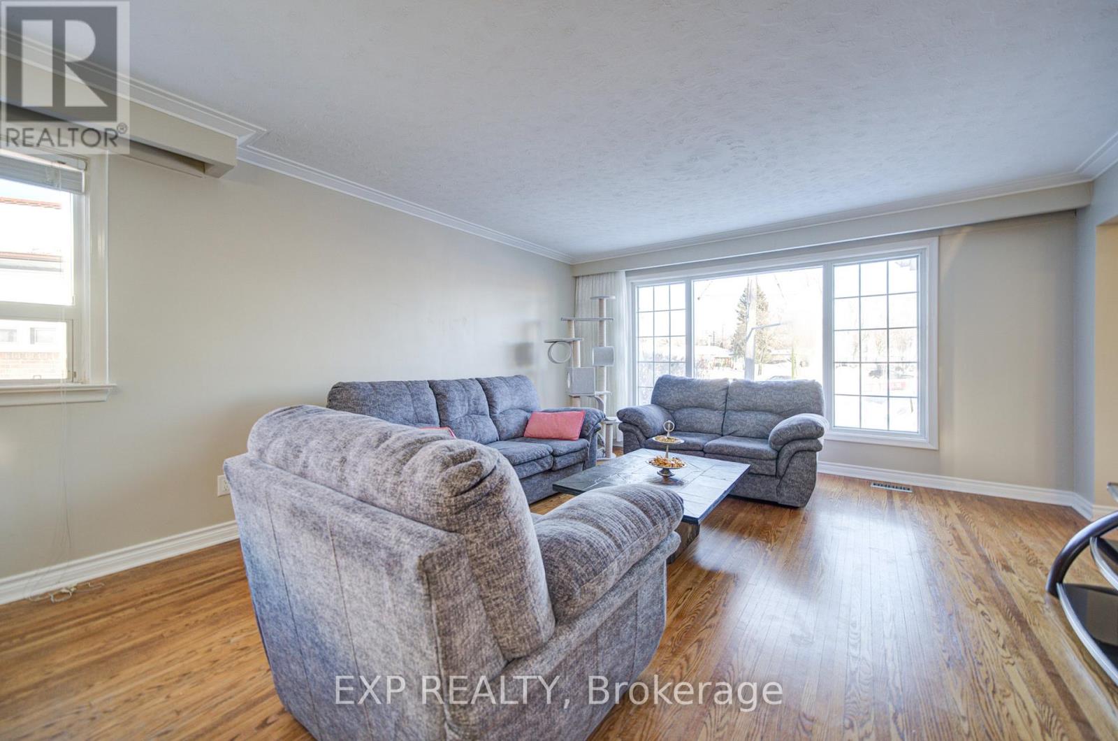 10 Pastrano Court, Toronto (Cliffcrest), Ontario  M1M 1X1 - Photo 5 - E12923860