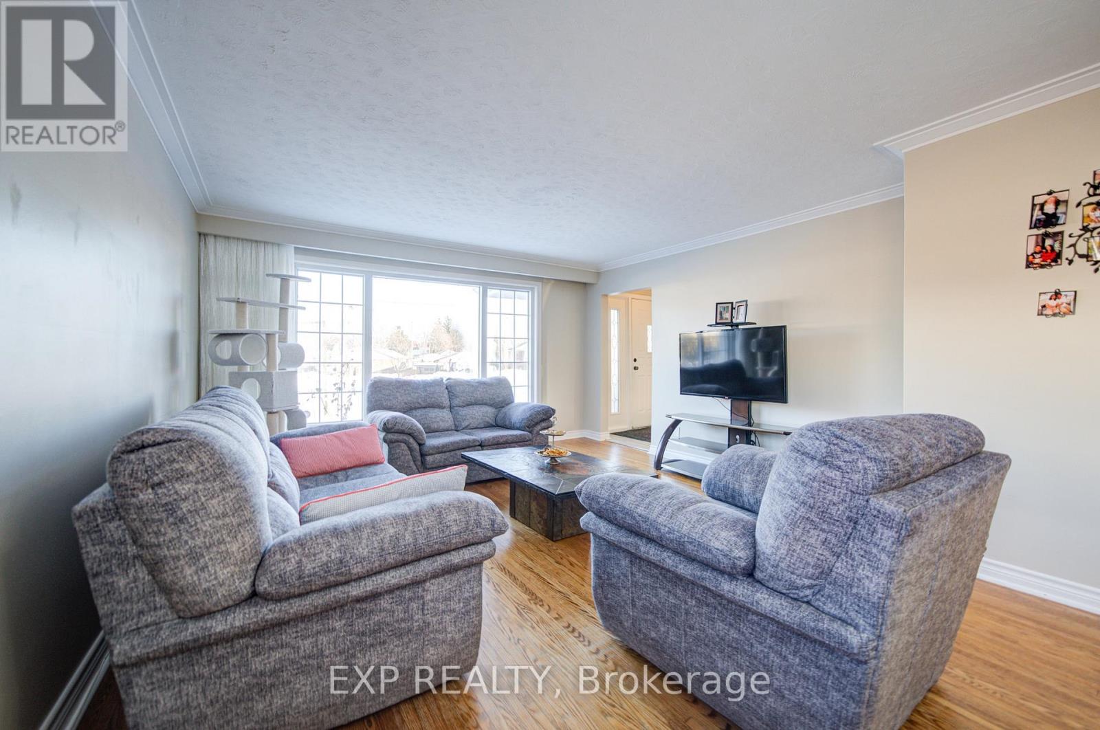 10 Pastrano Court, Toronto (Cliffcrest), Ontario  M1M 1X1 - Photo 6 - E12923860
