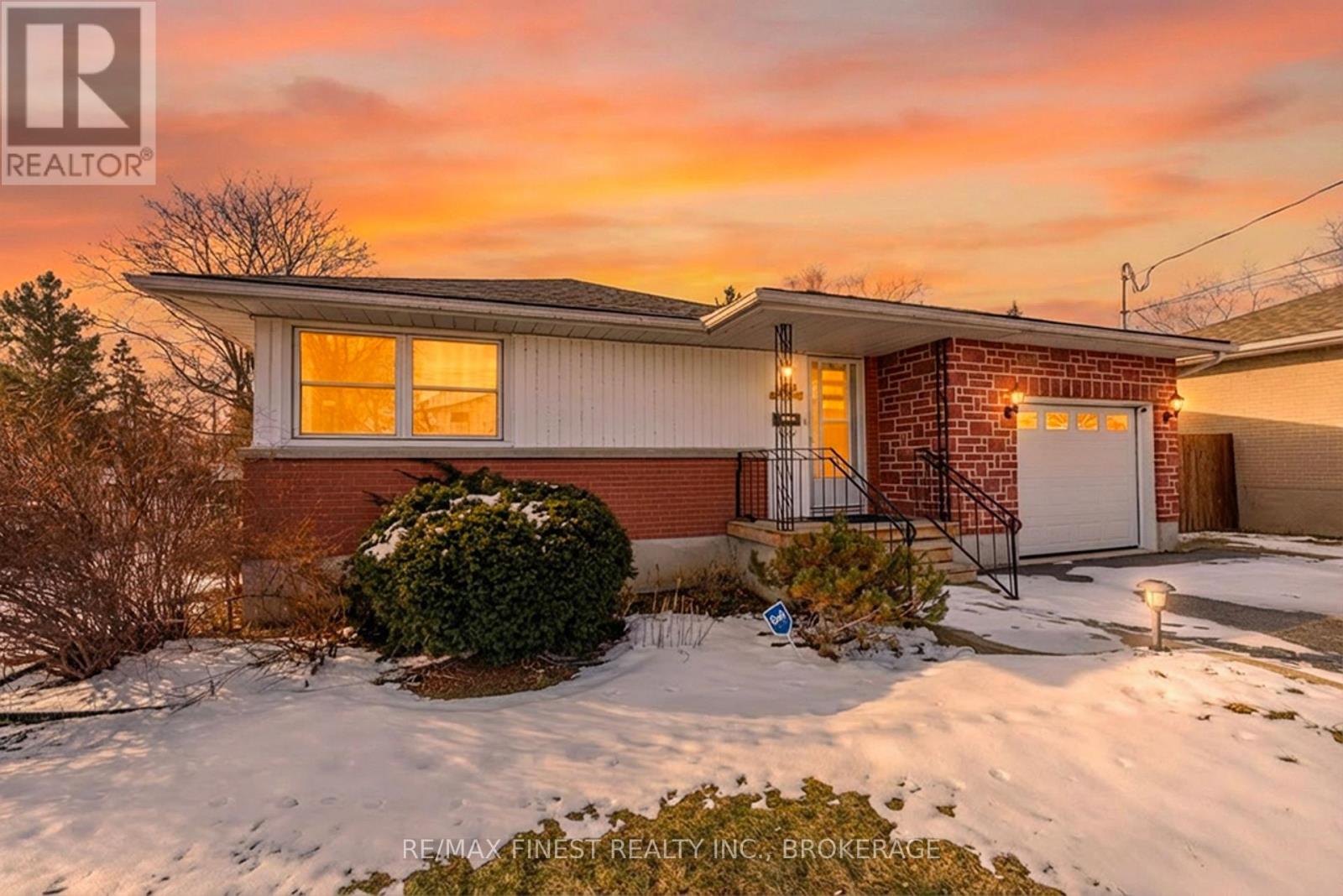 39 Lennox Street, Kingston, Ontario  K7M 4S3 - Photo 1 - X12923484