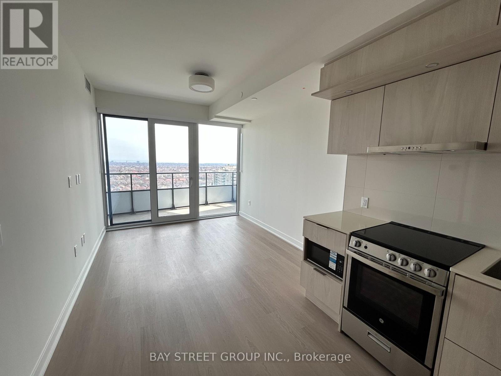 1308 - 448 Burnhamthorpe Road W, Mississauga, Ontario  L5B 4M6 - Photo 3 - W12916078