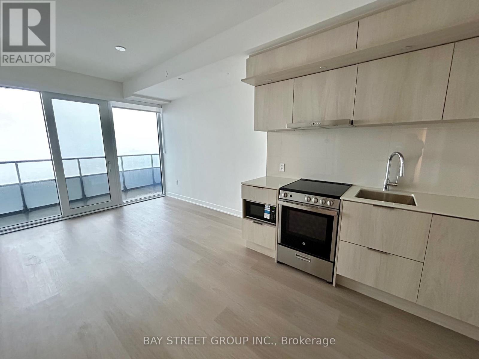 1308 - 448 Burnhamthorpe Road W, Mississauga, Ontario  L5B 4M6 - Photo 5 - W12916078