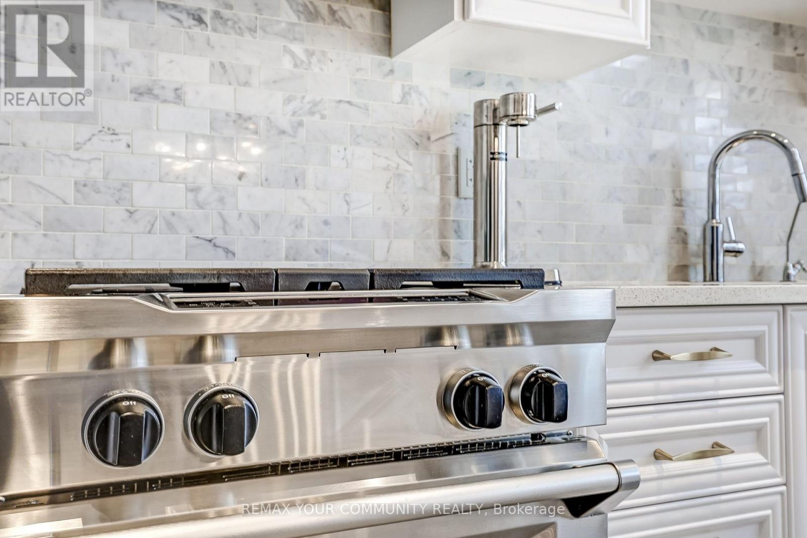 22 Lowther Avenue, Richmond Hill, Ontario  L4E 2Z7 - Photo 12 - N12923570