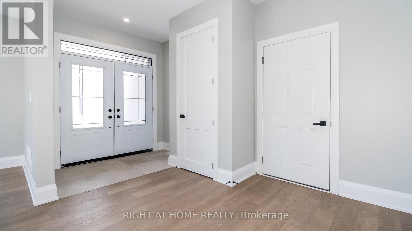 1012 Ferrier Avenue, Innisfil (Lefroy), Ontario  L0L 1C0 - Photo 2 - N12923644