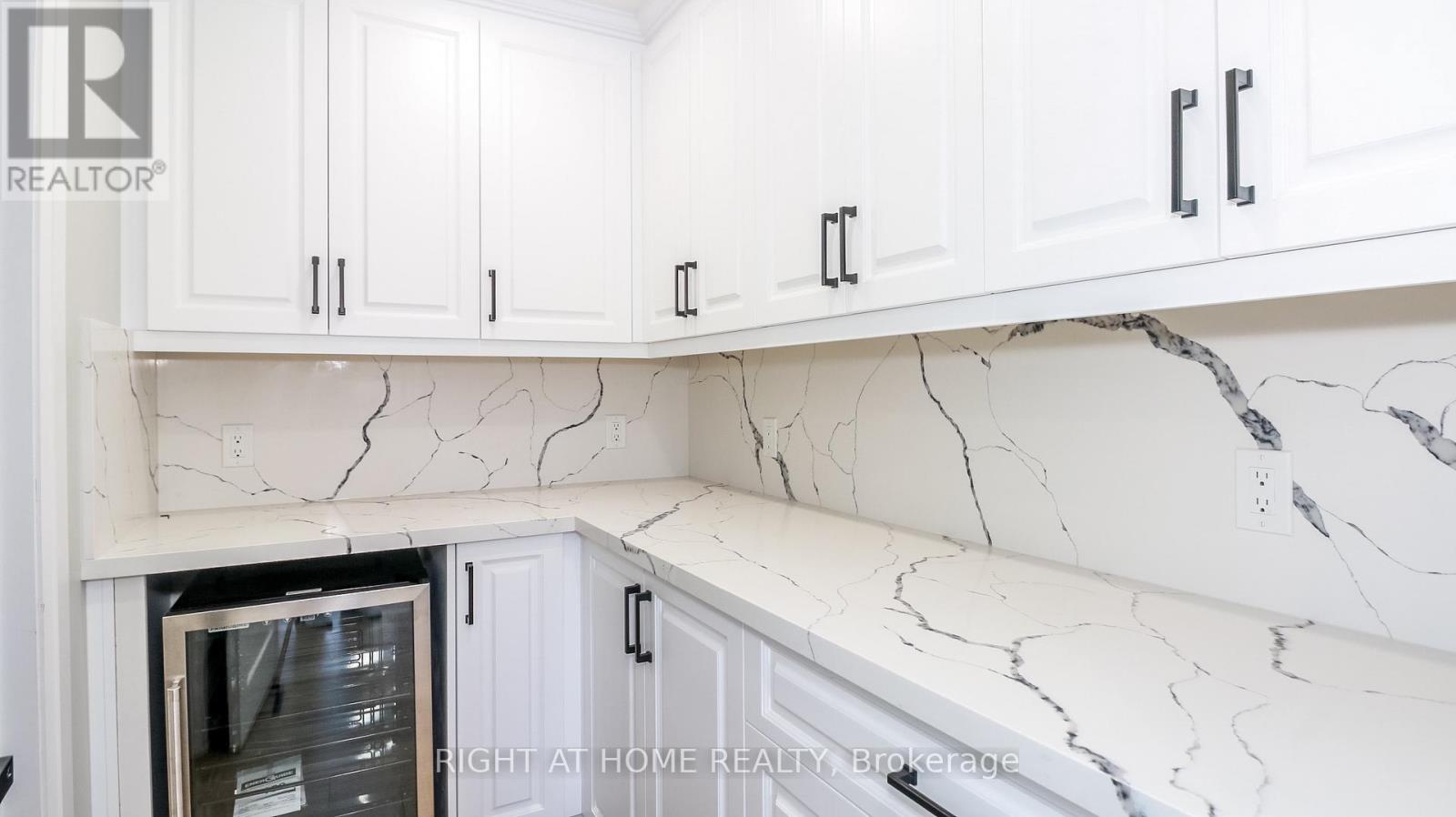 1012 Ferrier Avenue, Innisfil (Lefroy), Ontario  L0L 1C0 - Photo 4 - N12923644