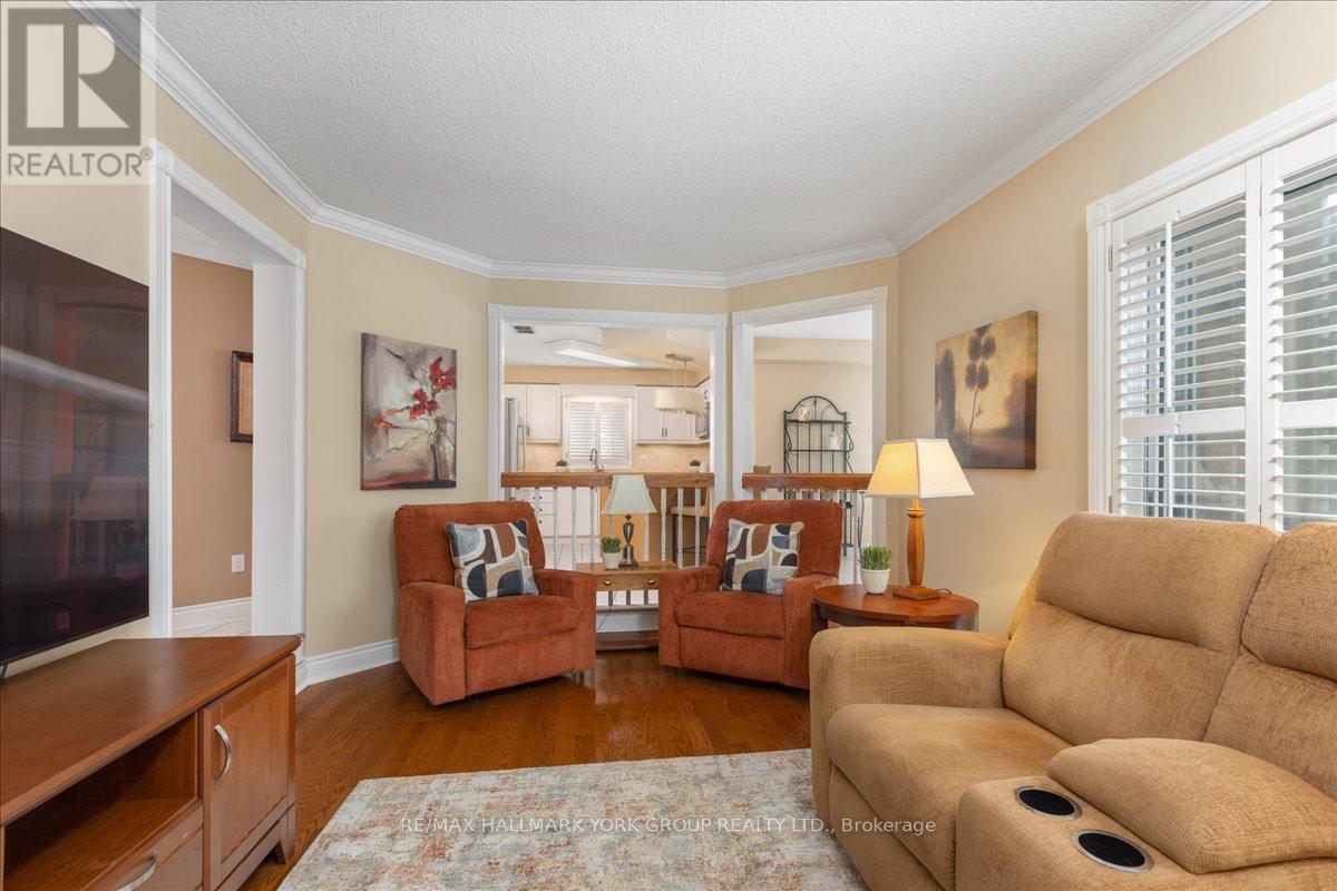 263 Mcclellan Way, Aurora, Ontario  L4G 6N9 - Photo 19 - N12923658