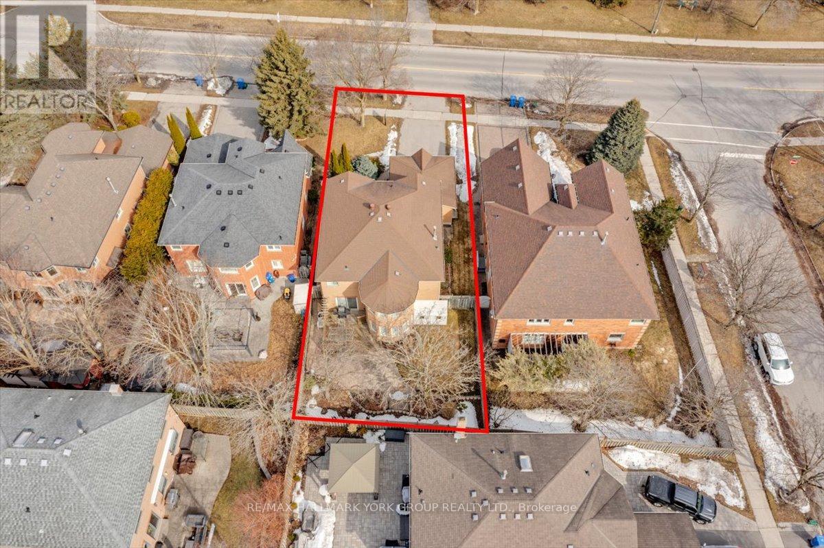 263 Mcclellan Way, Aurora, Ontario  L4G 6N9 - Photo 3 - N12923658