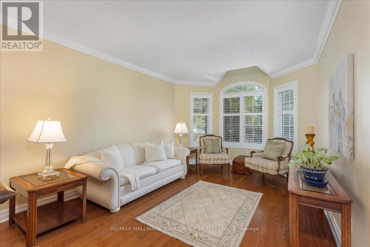 263 Mcclellan Way, Aurora, Ontario  L4G 6N9 - Photo 7 - N12923658