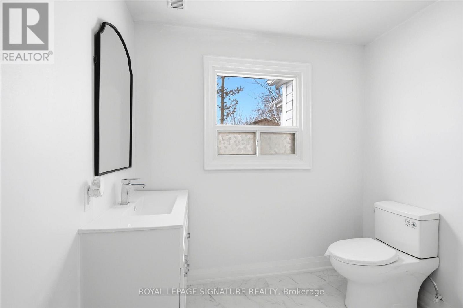 7866 Yonge Street N, Innisfil (Stroud), Ontario  L9S 1L4 - Photo 20 - N12923662