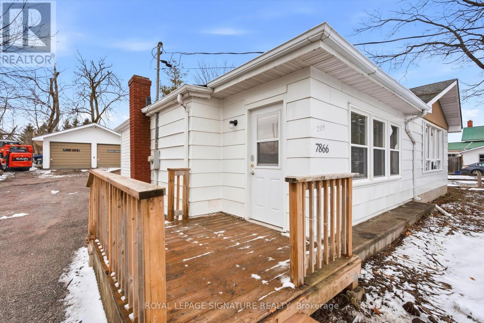 7866 Yonge Street N, Innisfil (Stroud), Ontario  L9S 1L4 - Photo 3 - N12923662