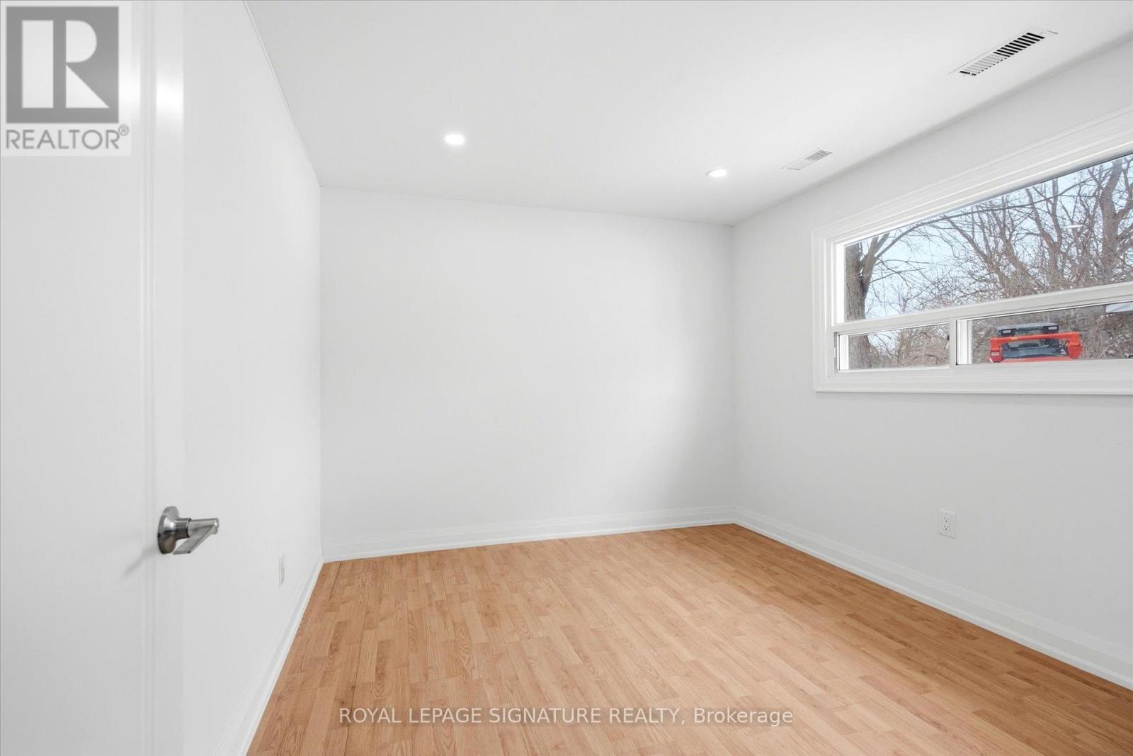 7866 Yonge Street N, Innisfil (Stroud), Ontario  L9S 1L4 - Photo 6 - N12923662