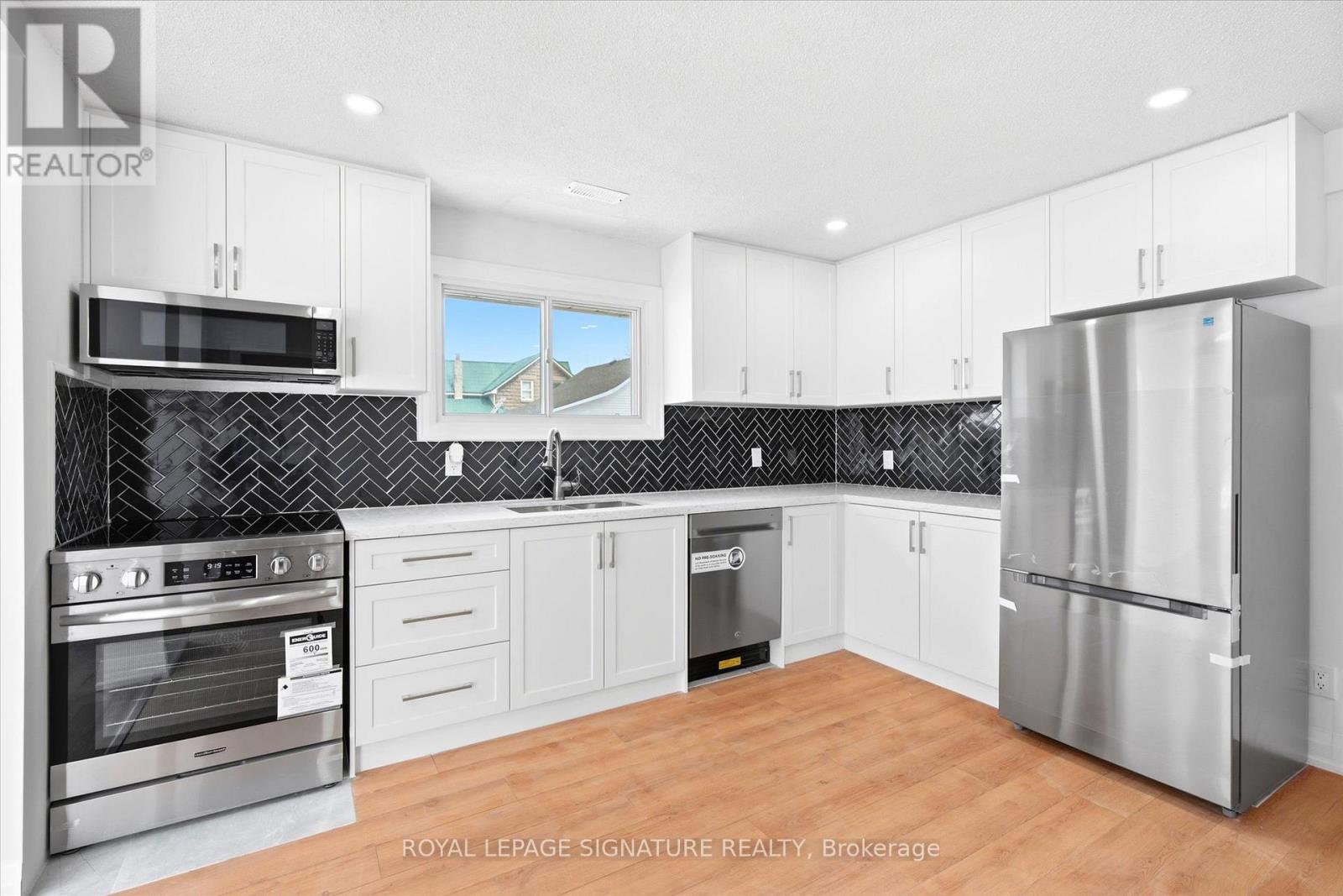 7866 Yonge Street N, Innisfil (Stroud), Ontario  L9S 1L4 - Photo 9 - N12923662