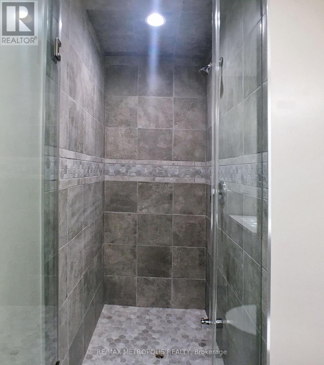 Coach - 381 Country Glen Road, Markham (Cornell), Ontario  L6B 0H8 - Photo 13 - N12923764