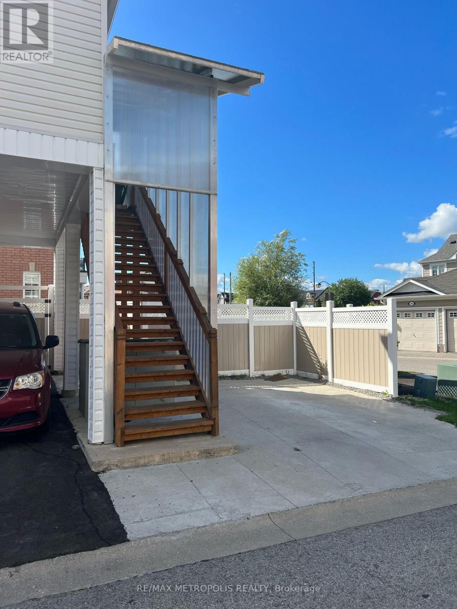 Coach - 381 Country Glen Road, Markham (Cornell), Ontario  L6B 0H8 - Photo 3 - N12923764