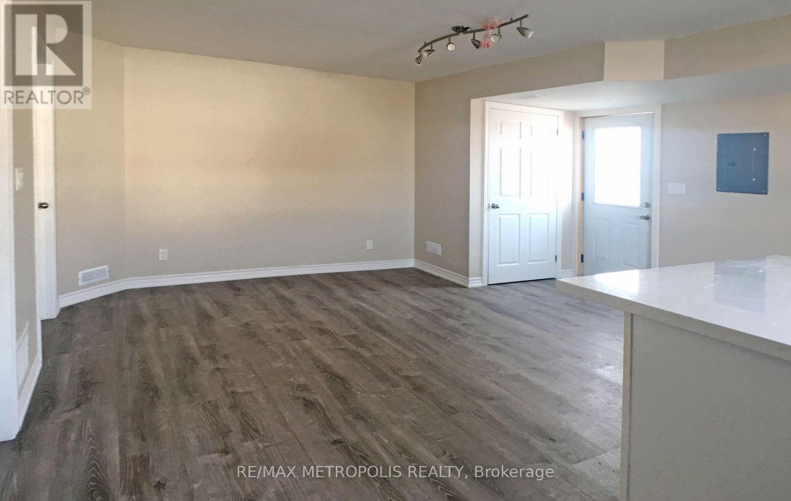 Coach - 381 Country Glen Road, Markham (Cornell), Ontario  L6B 0H8 - Photo 7 - N12923764