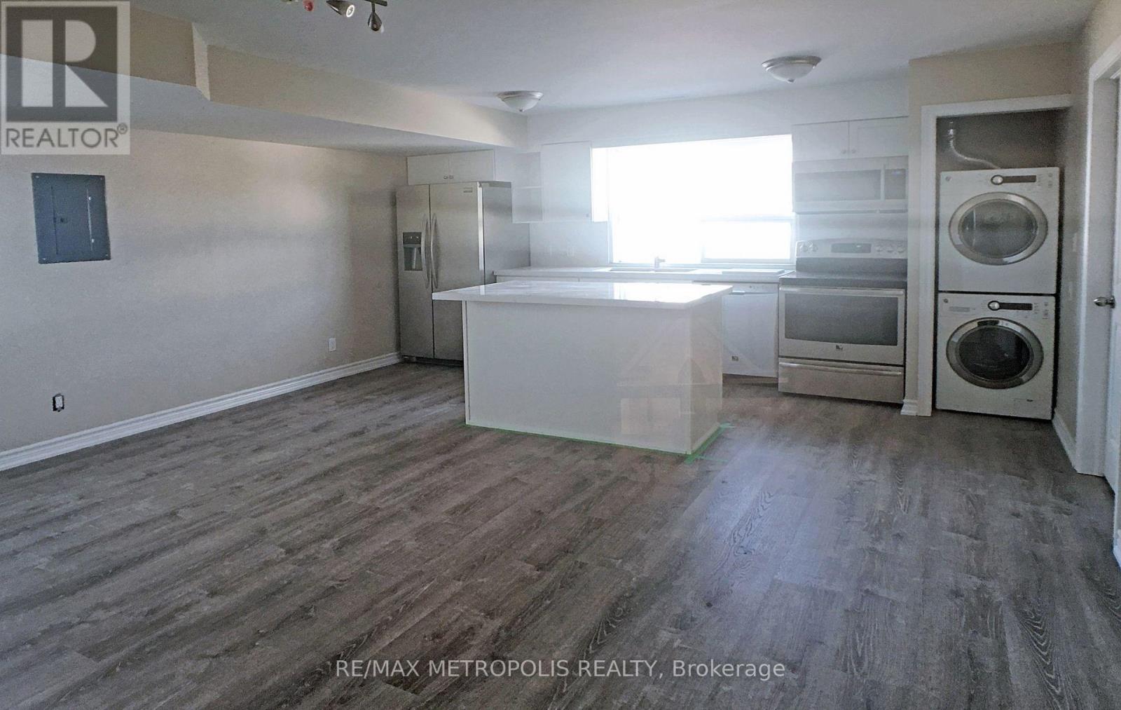 Coach - 381 Country Glen Road, Markham (Cornell), Ontario  L6B 0H8 - Photo 8 - N12923764