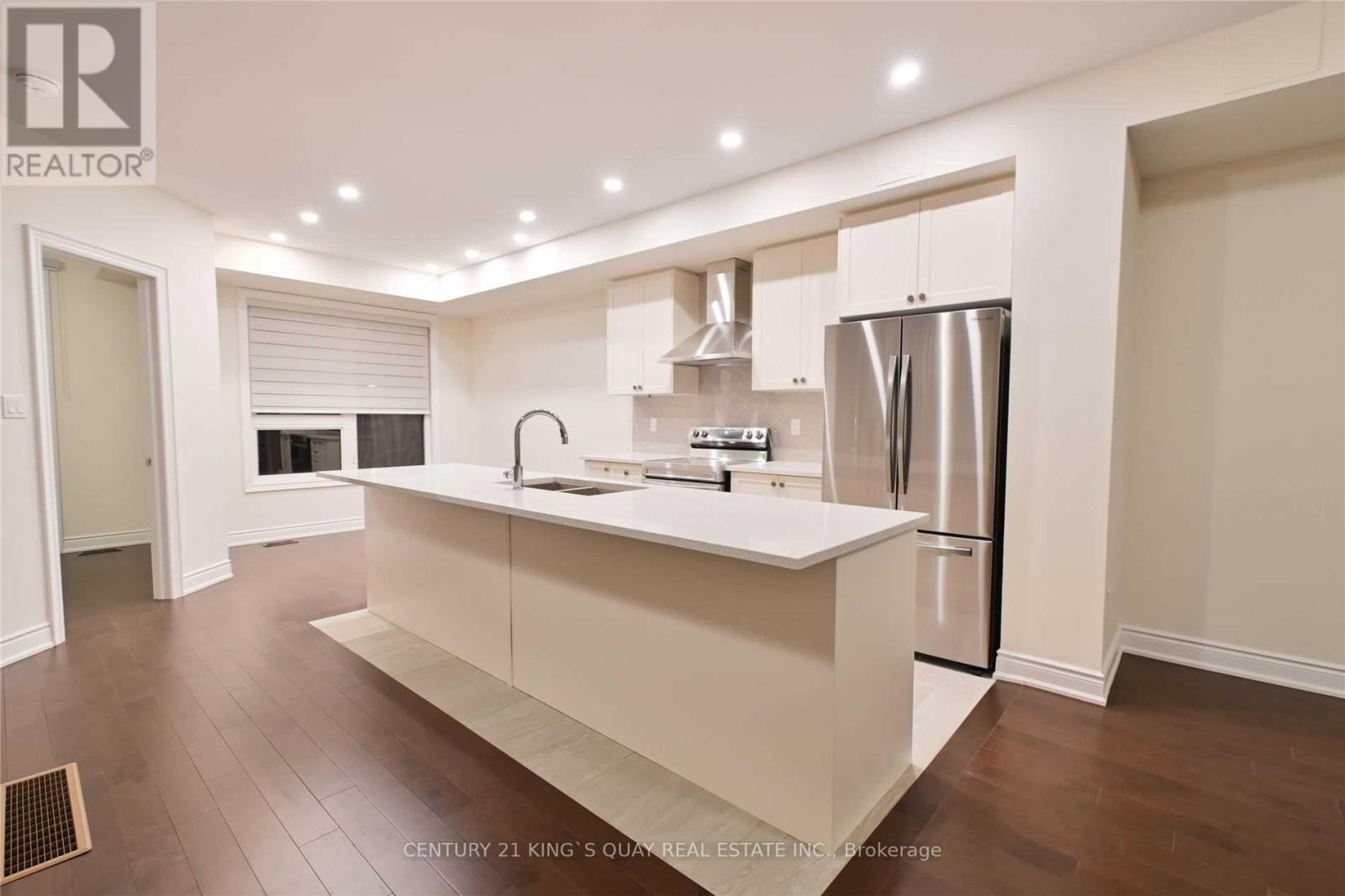 334 Laplante Street, Newmarket (Summerhill Estates), Ontario  L4G 6J6 - Photo 14 - N12923856