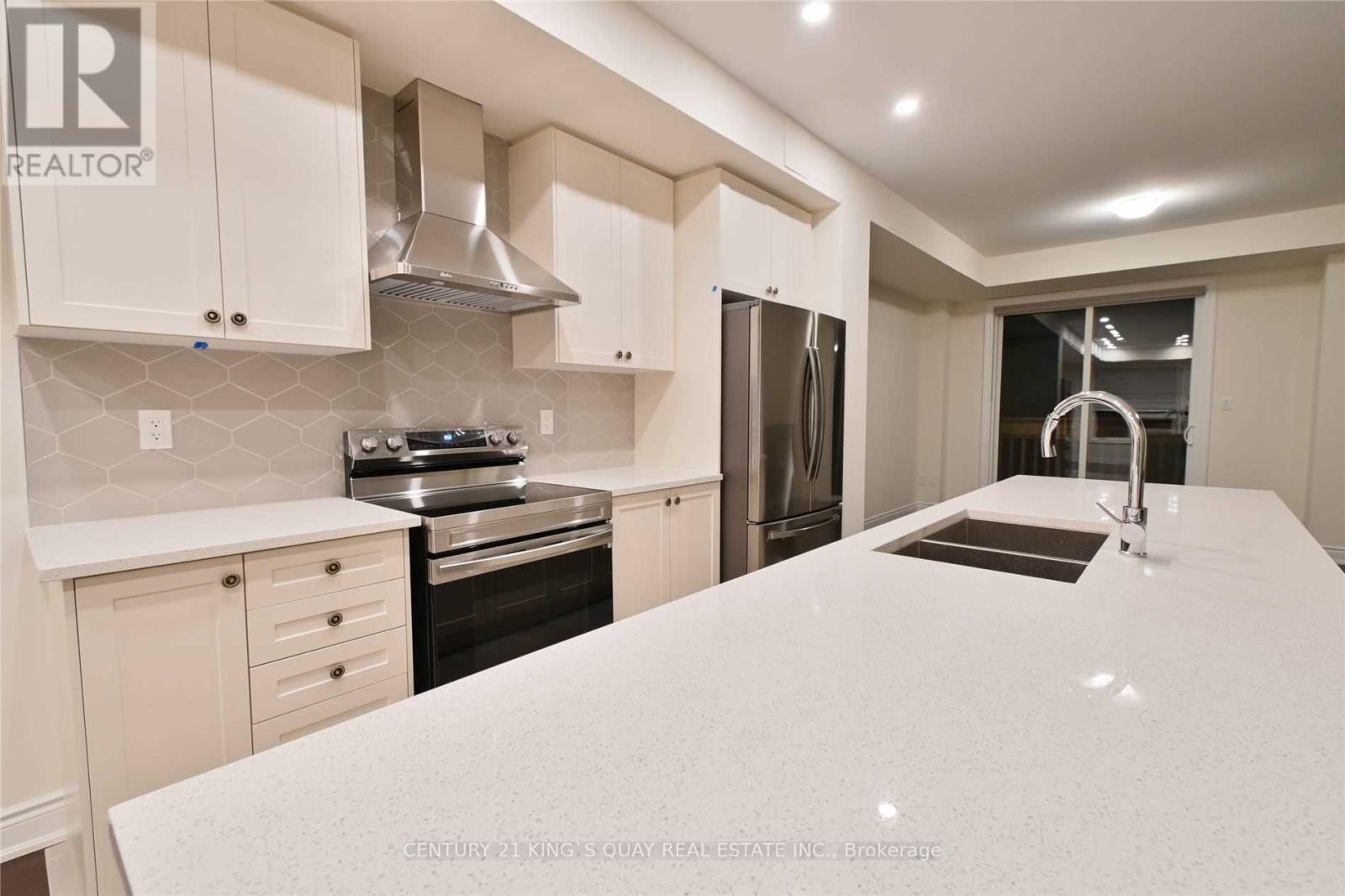 334 Laplante Street, Newmarket (Summerhill Estates), Ontario  L4G 6J6 - Photo 17 - N12923856