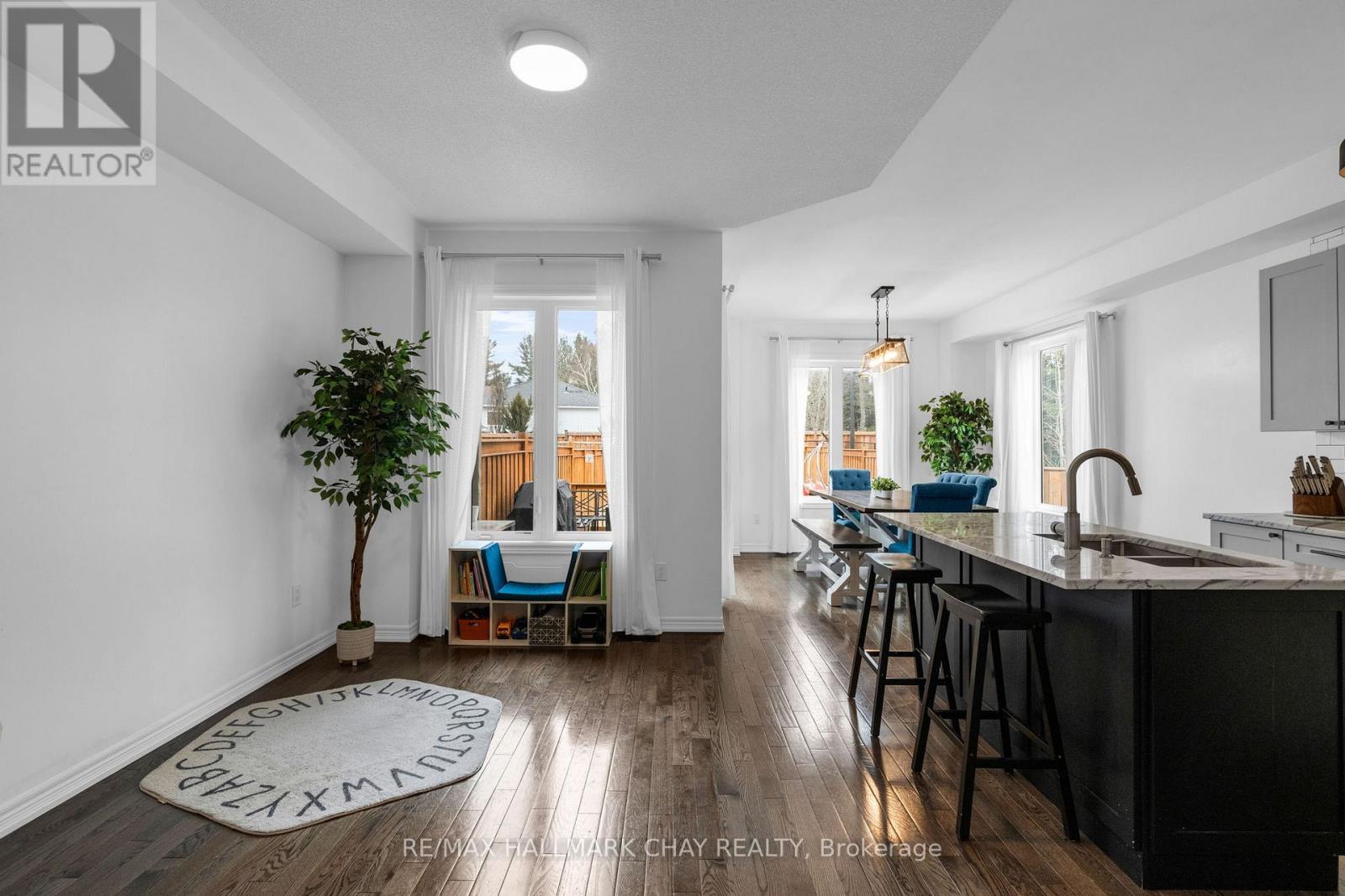 81 Greenwood Drive, Essa (Angus), Ontario  L3W 0N5 - Photo 10 - N12923868