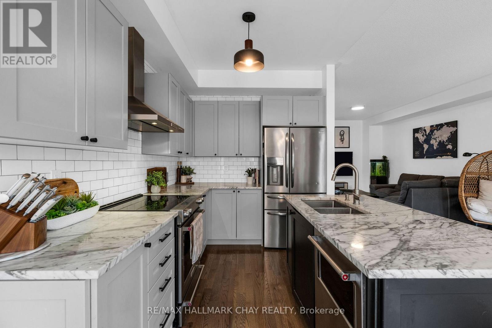 81 Greenwood Drive, Essa (Angus), Ontario  L3W 0N5 - Photo 14 - N12923868