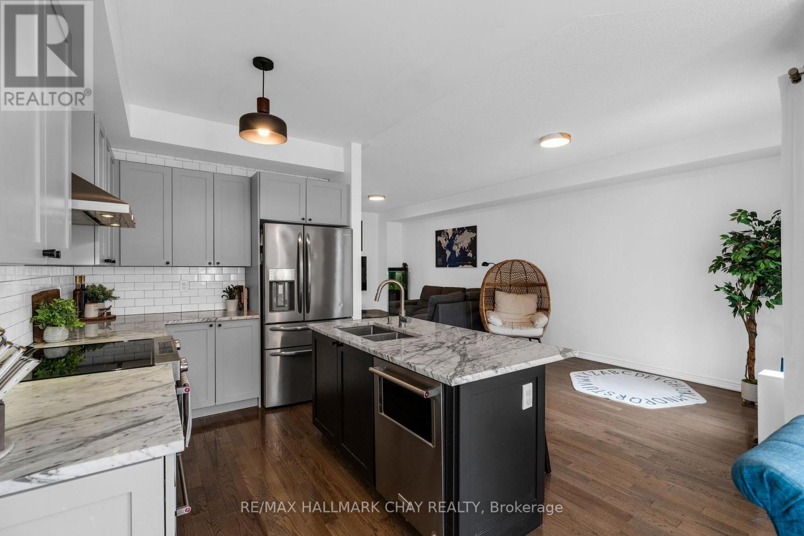 81 Greenwood Drive, Essa (Angus), Ontario  L3W 0N5 - Photo 16 - N12923868