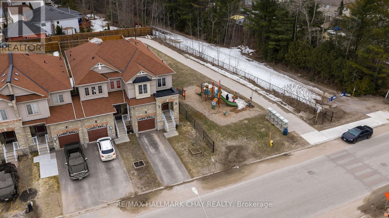 81 Greenwood Drive, Essa (Angus), Ontario  L3W 0N5 - Photo 2 - N12923868