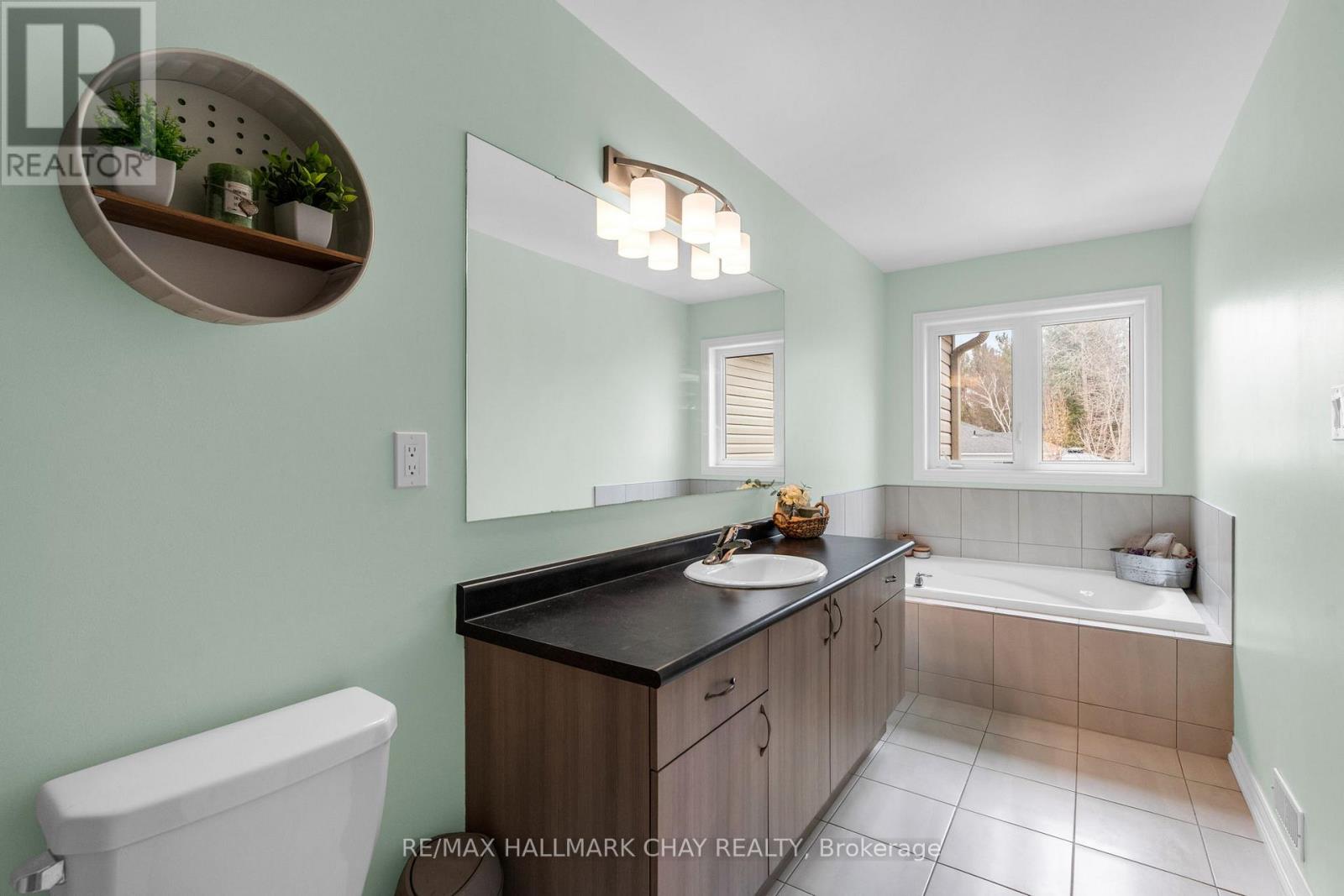 81 Greenwood Drive, Essa (Angus), Ontario  L3W 0N5 - Photo 23 - N12923868