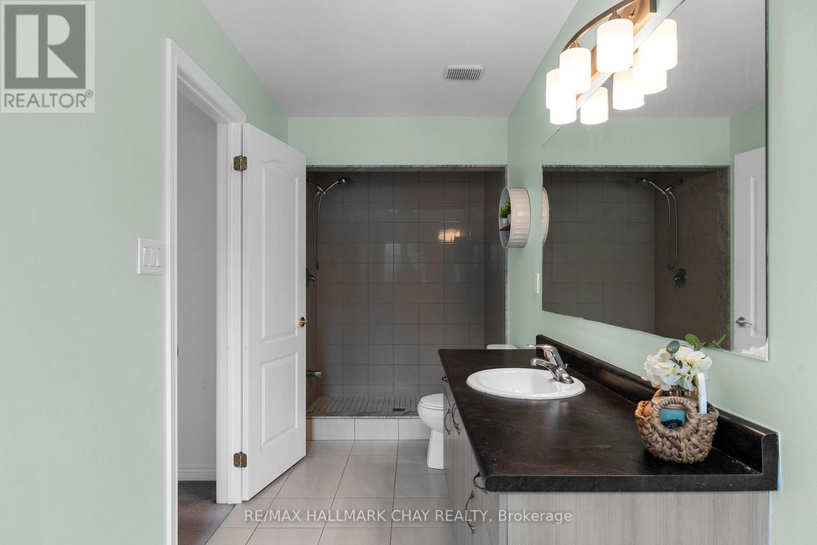 81 Greenwood Drive, Essa (Angus), Ontario  L3W 0N5 - Photo 24 - N12923868