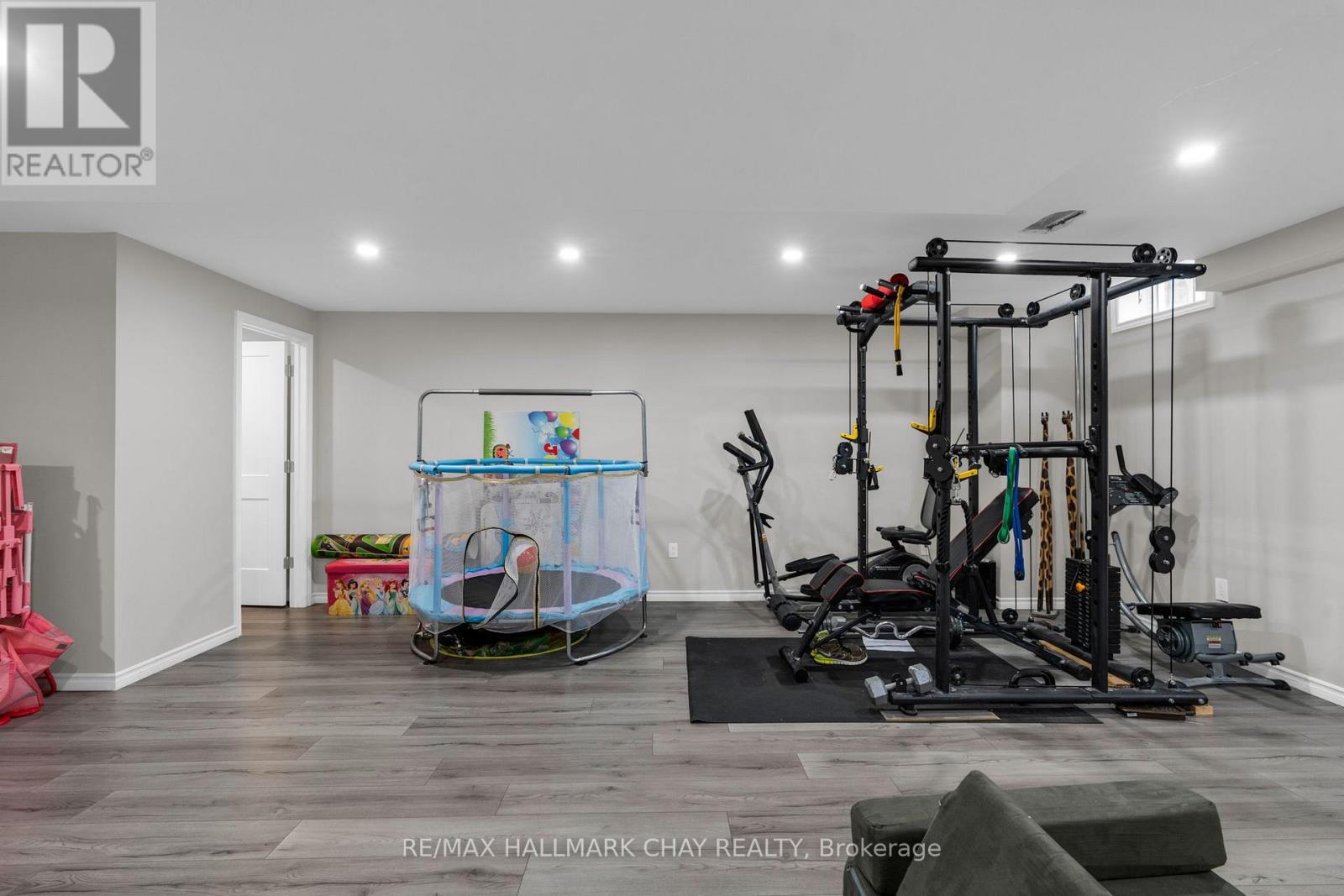 81 Greenwood Drive, Essa (Angus), Ontario  L3W 0N5 - Photo 32 - N12923868