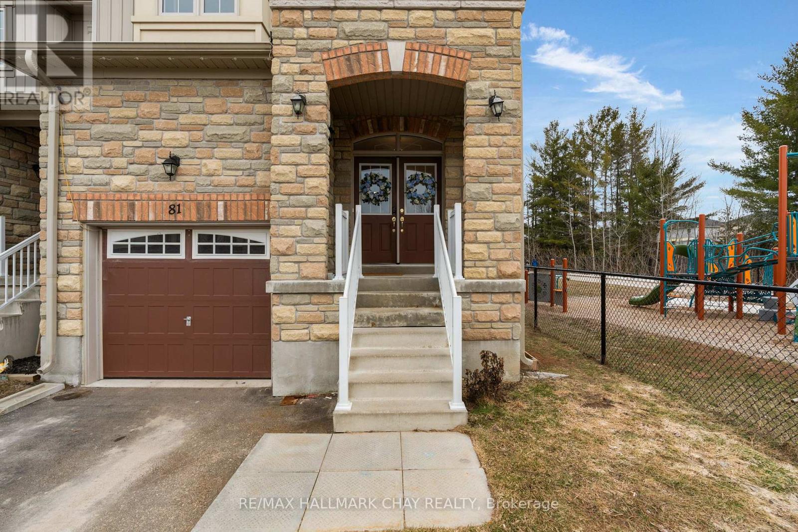 81 Greenwood Drive, Essa (Angus), Ontario  L3W 0N5 - Photo 4 - N12923868