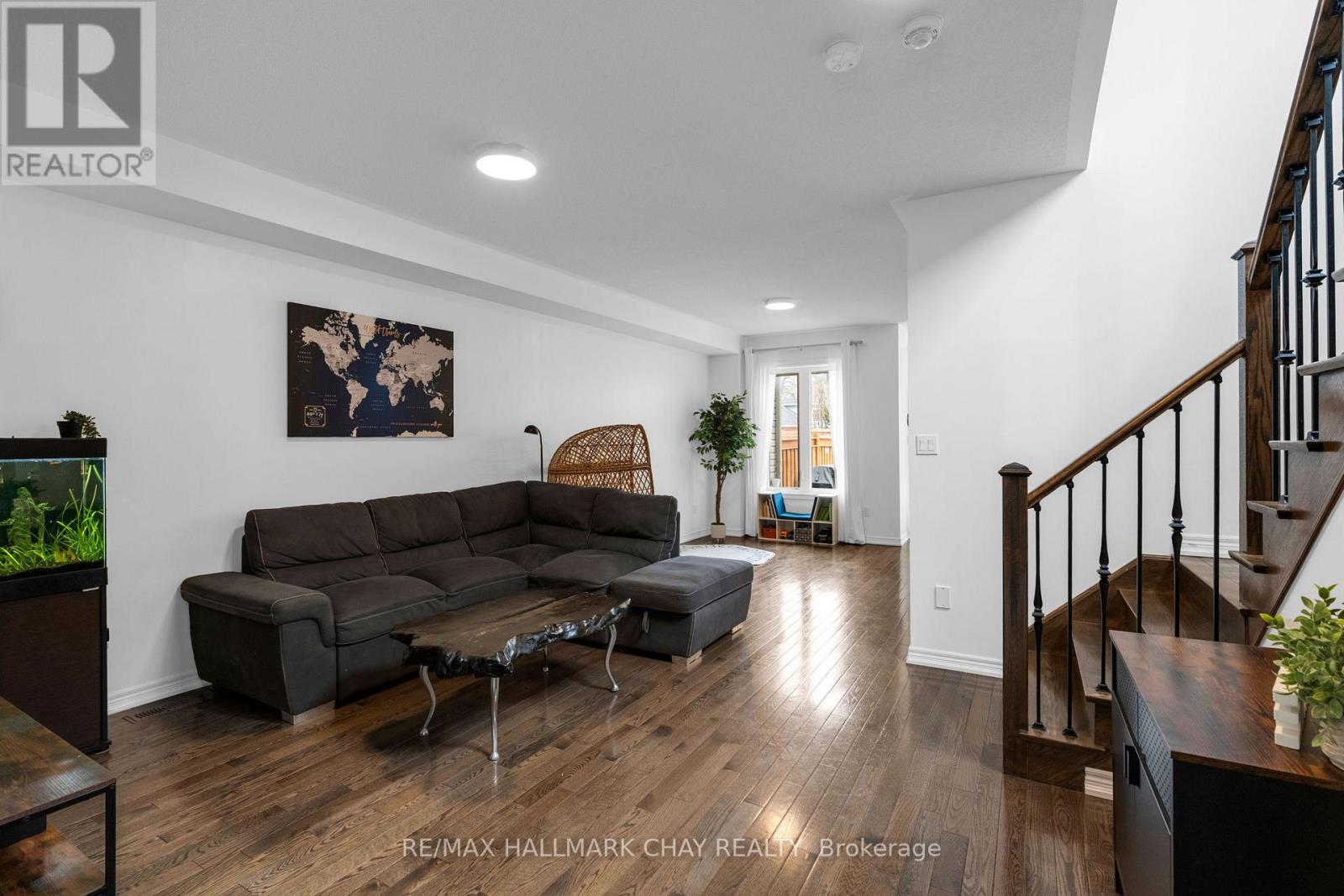 81 Greenwood Drive, Essa (Angus), Ontario  L3W 0N5 - Photo 6 - N12923868