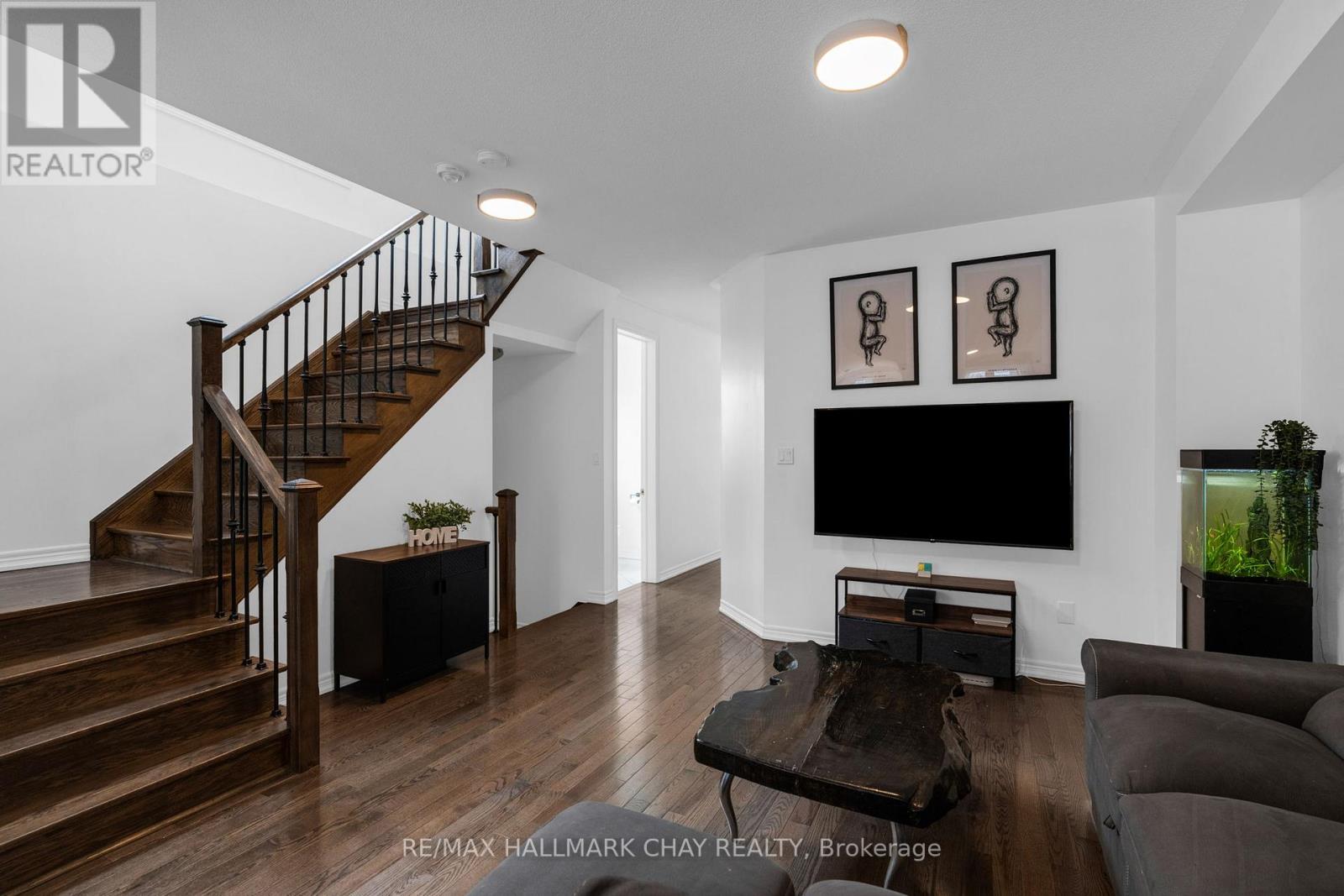 81 Greenwood Drive, Essa (Angus), Ontario  L3W 0N5 - Photo 7 - N12923868