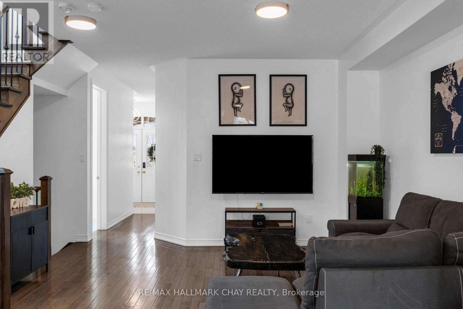 81 Greenwood Drive, Essa (Angus), Ontario  L3W 0N5 - Photo 8 - N12923868