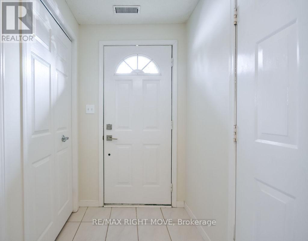 45 Dallas Street, Orillia, Ontario  L3V 7T8 - Photo 4 - S12923734