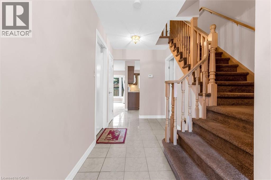 230 Meadowbrook Drive Unit# 1, Ancaster, Ontario  L9G 4V2 - Photo 5 - 40814488